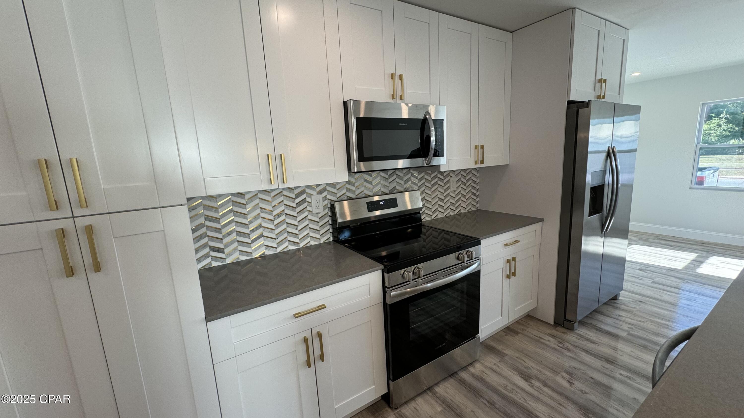 Image 5 For 212 Cove Boulevard