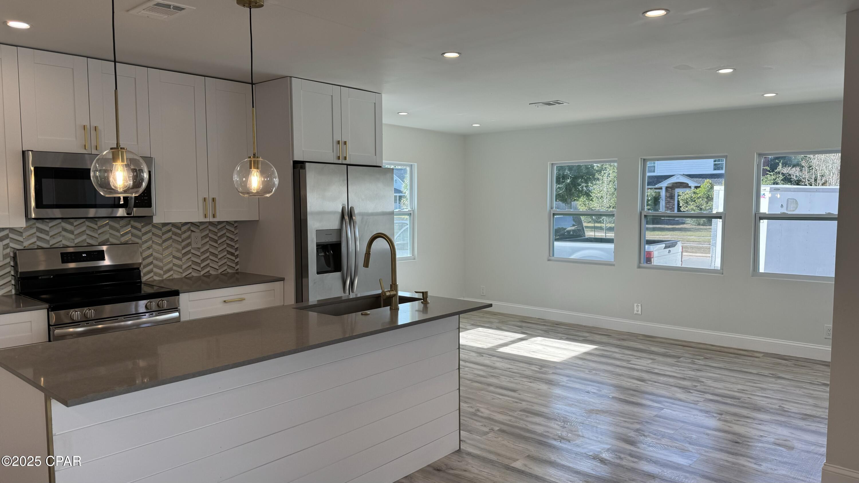 Image 6 For 212 Cove Boulevard