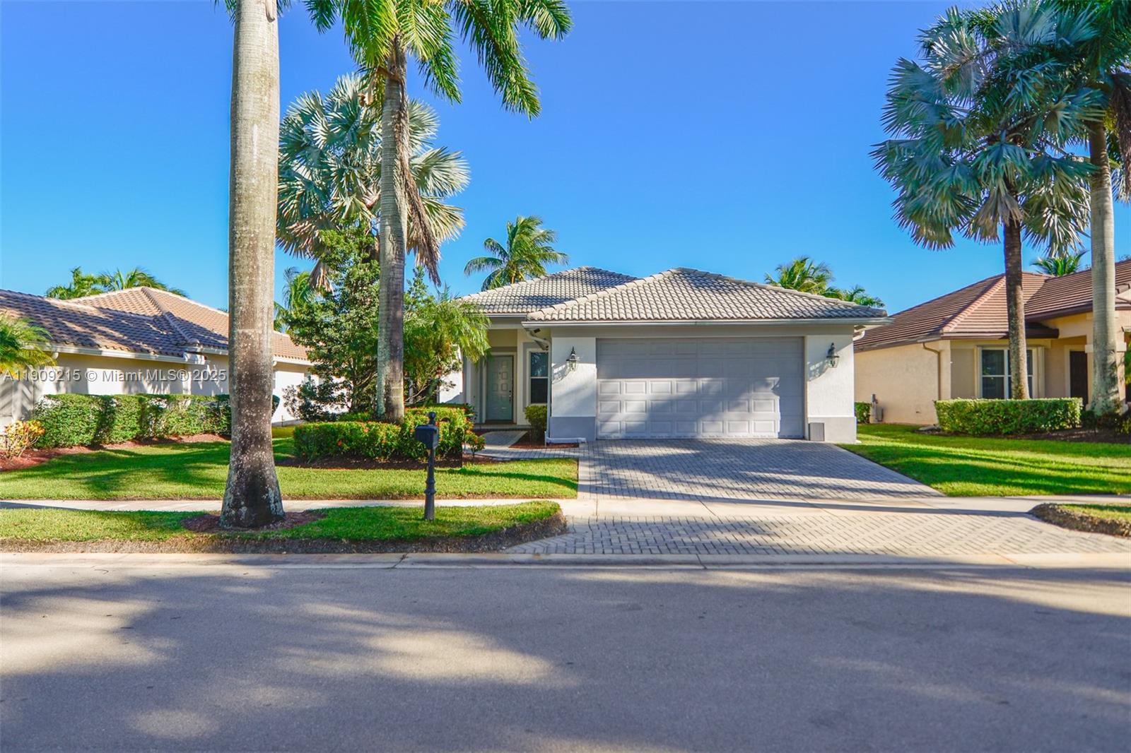 House for Sale in Weston, FL