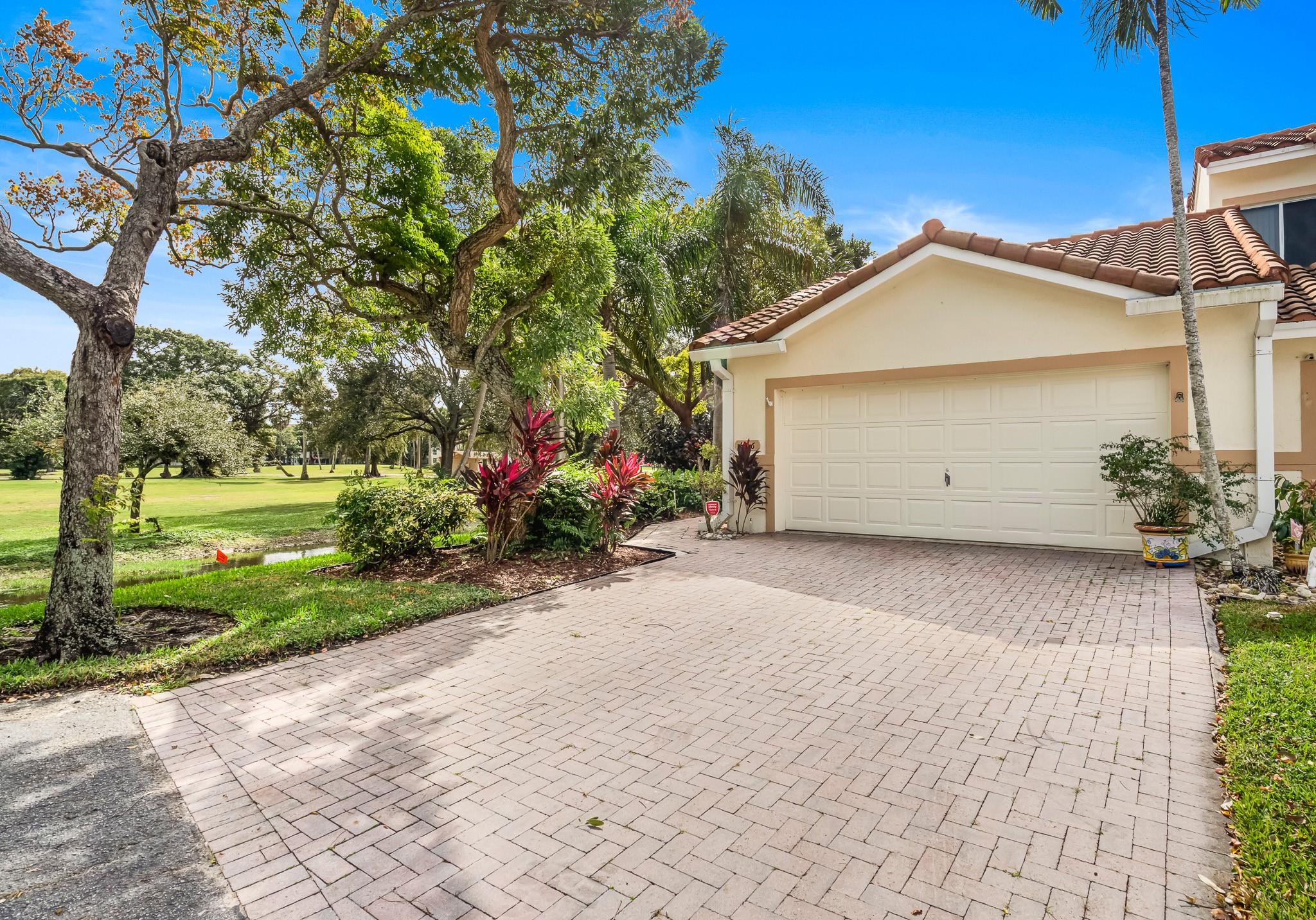 RARELY AVAILABLE CORNER VILLA, LOCATED IN A PEACEFUL, GATED COMMUNITY OVERLOOKING THE PALM-AIRE OAKS GOLF COURSE. VERY PRIVATE AND QUIET. LOOK OUT ANY WINDOW AND SEE THE GOLF COURSE. SIT AT YOUR SCREENED IN SALT WATER POOL AND SPA AND LISTEN TO THE BIRDS SINGING. THE UNIT HAS HIGH CEILINGS WHICH MAKES EACH ROOM SEEM EVEN LARGER. HIGH WINDOWS WITH SUNLIGHT STREAMING THROUGH FROM ALL ANGLES. BY FAR, THE BEST LOCATION IN FAIRVIEW POINTE COMMUNITY. FAIRVIEW POINT OFFERS A COMMUNITY SWIMMING POOL AND PALM AIRE HAS 3 GOLF COURSES, TENNIS, PICKLEBALL, A COMMUNITY CENTER AS WELL AS LOCAL PARKS. YOU ARE CONVENIENTLY LOCATED NEAR I-95 AND THE TURNPIKE. CAESARS POMP CASINO IS ACROSS THE STREET FROM PALM AIRES ENTRANCE. IT OFFERS GAMBLING AS WELL AS RESTAURANTS AND TOP GOLF. THE LAUNDRY ROOM IS LOCATED OFF KITCHEN AND HAS FULL SIZE WASHER AND DRYER. THE TWO CAR GARAGE HAS TILE FLOORING. YEAR ROUND SWIMMING WITH HEAT-PUMP POOL HEATER. THE KITCHEN HAS A CHARGING RECEPTACLE FOR USB-C AND MICRO USB.
HOA TAKES CARE OF OUTSIDE OF BUILDINGS, REPAIRS AND PAINT, ROOF, AND LAWNCARE/SPRINKLERS AND STREETS.
NOTE*POOL SALT WATER CHLORINE GENERATOR ON ORDER TO BE REPLACED.