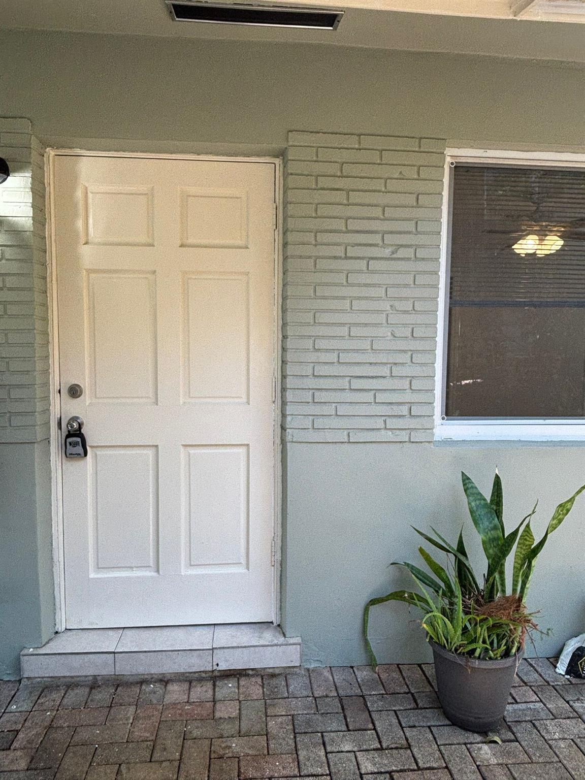 Lauderdale Park 6-33 1/2