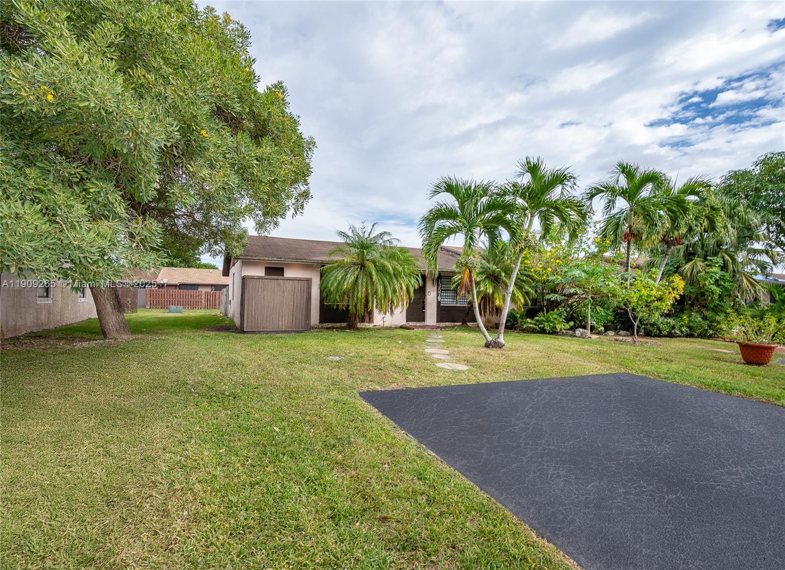 San Sebastian Twnhses