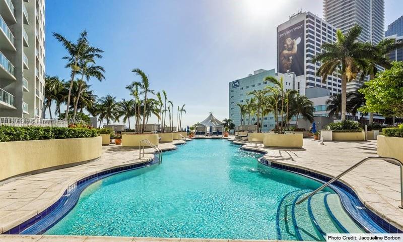 Discover refined luxury at Vizcayne South, an iconic condominium tower in the heart of downtown Miami. This beautifully designed 940 sq. ft. residence offers the perfect blend of comfort and flexibility, featuring breathtaking views of Biscayne Bay. Enjoy world-class amenities, vibrant city living, and a prime location surrounded by Miami’s finest dining, shopping, and entertainment.Nestled beside the prestigious Waldorf Astoria, the city’s most luxurious tower, Vizcayne South combines urban sophistication with the tranquility of waterfront living. Experience elevated elegance and immerse yourself in the ultimate Miami lifestyle at Vizcayne South.