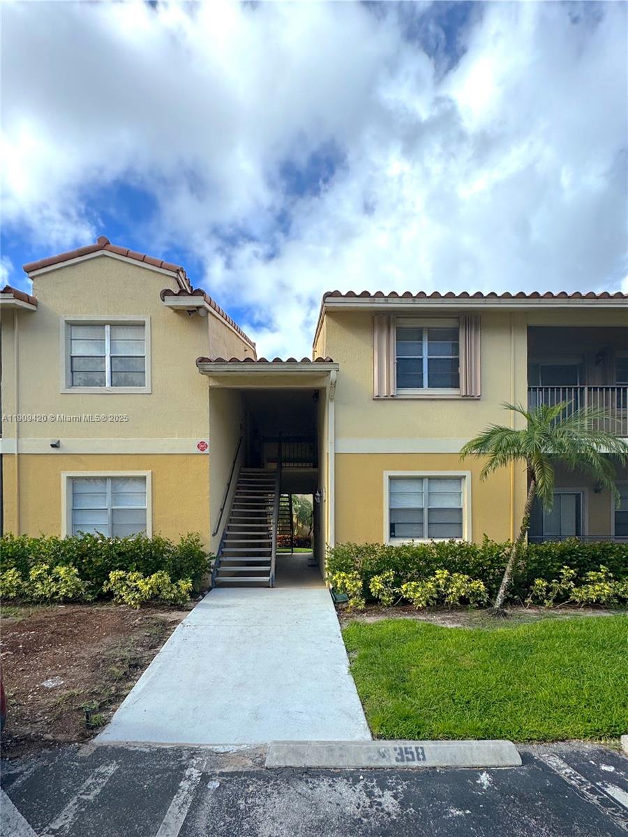 Royal Poinciana Condo