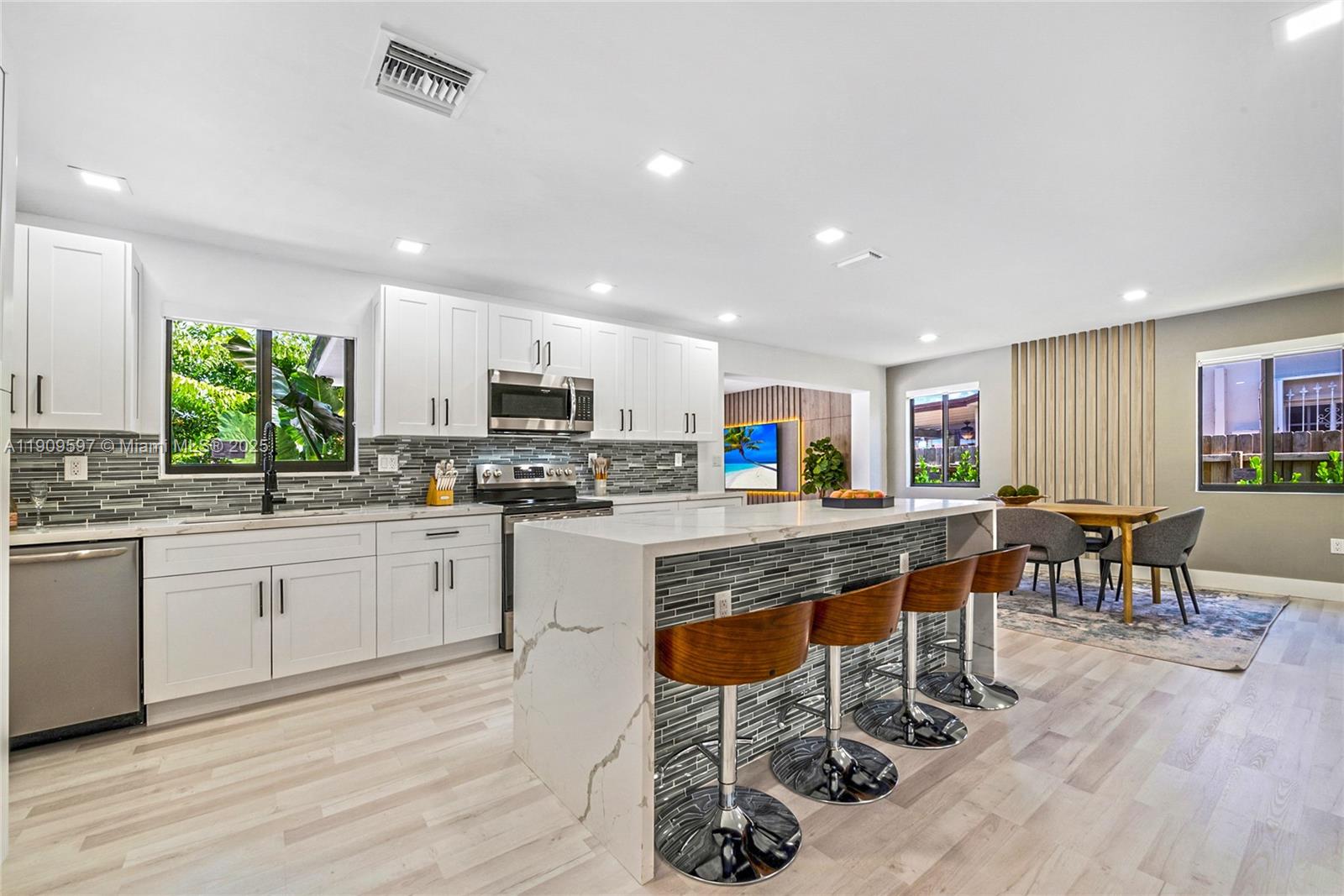 Homes for sale in Miami, FL | 2585 Sw 108th Ave, Miami, FL 33165 | MLS# A11909597