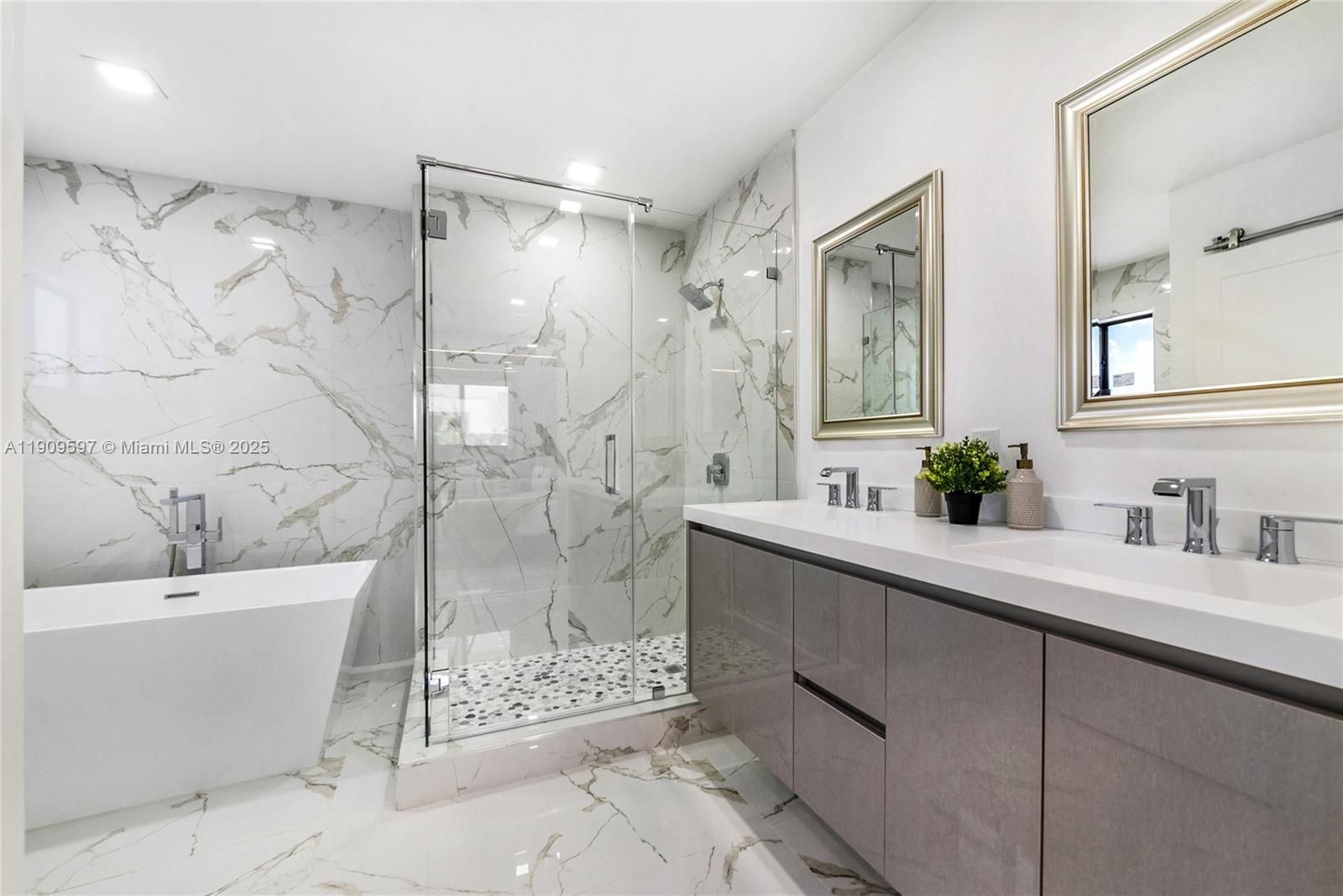 Homes for sale in Miami, FL | 2585 Sw 108Th Ave, Miami, FL 33165 | MLS# A11909597