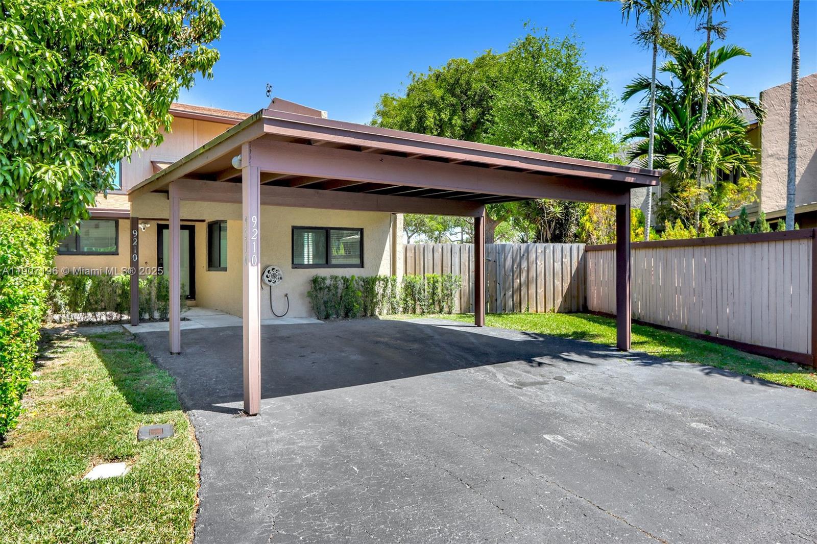 Briar Bay Townhouse Est