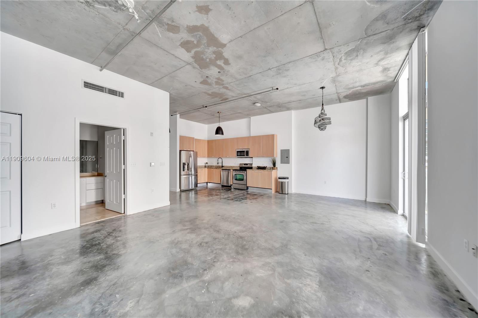 Lofts At Hollywood Statio