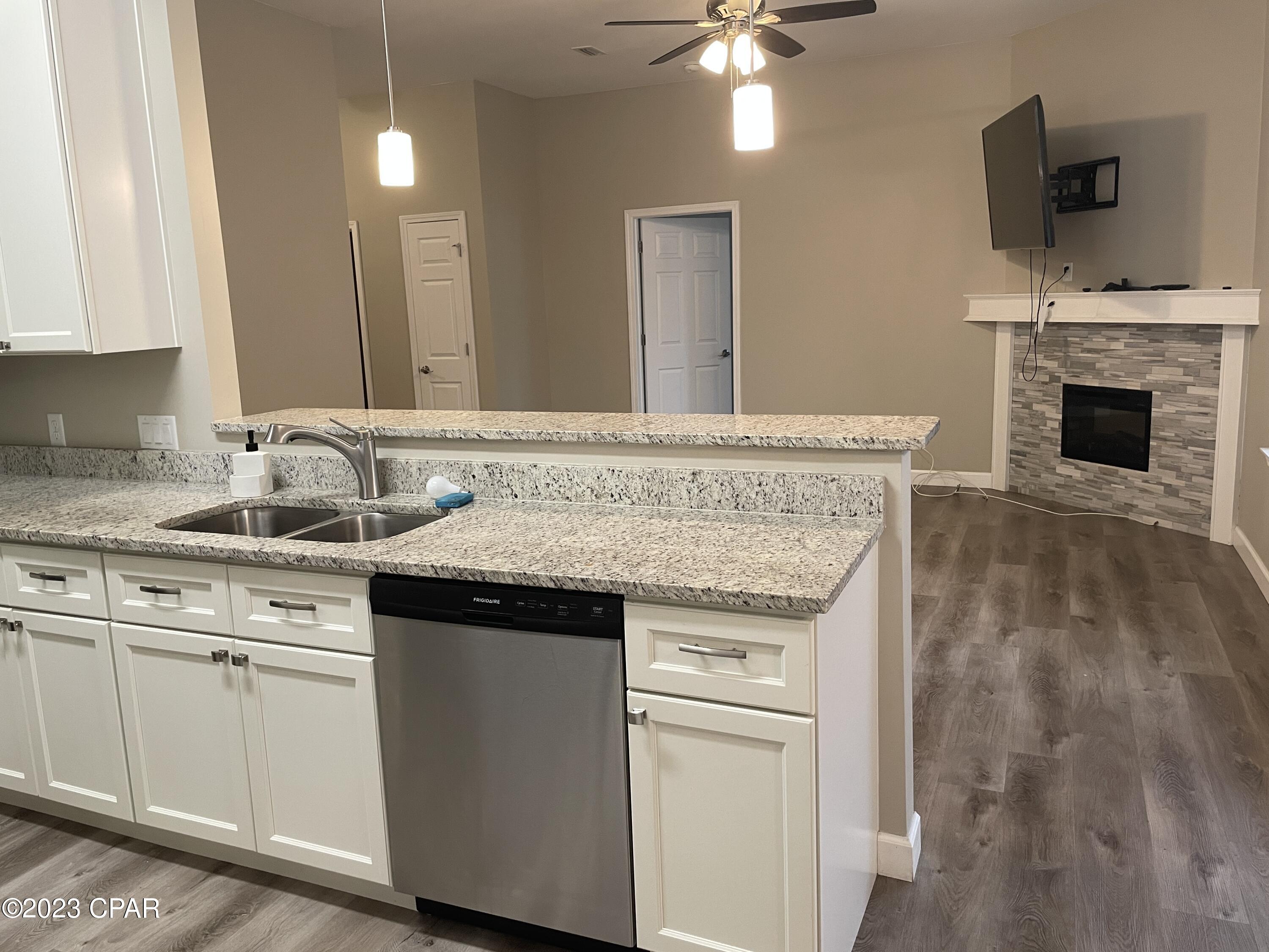 Image 4 For 102 Michelle Court