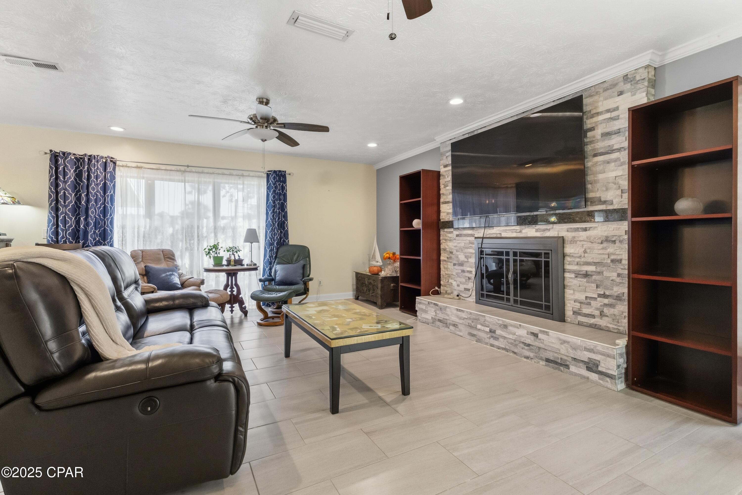 Image 8 For 305 Floyd Drive