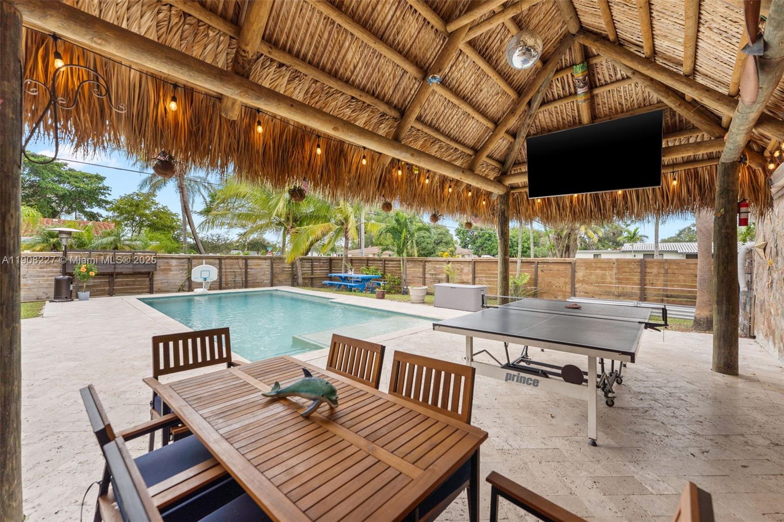 Hollywood Hills Amen Plat