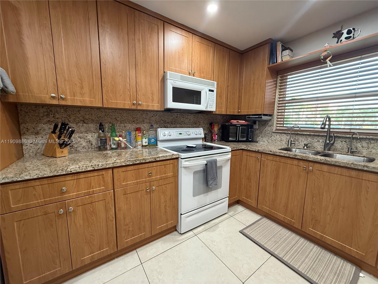 Sunrise Lakes 141 Condo