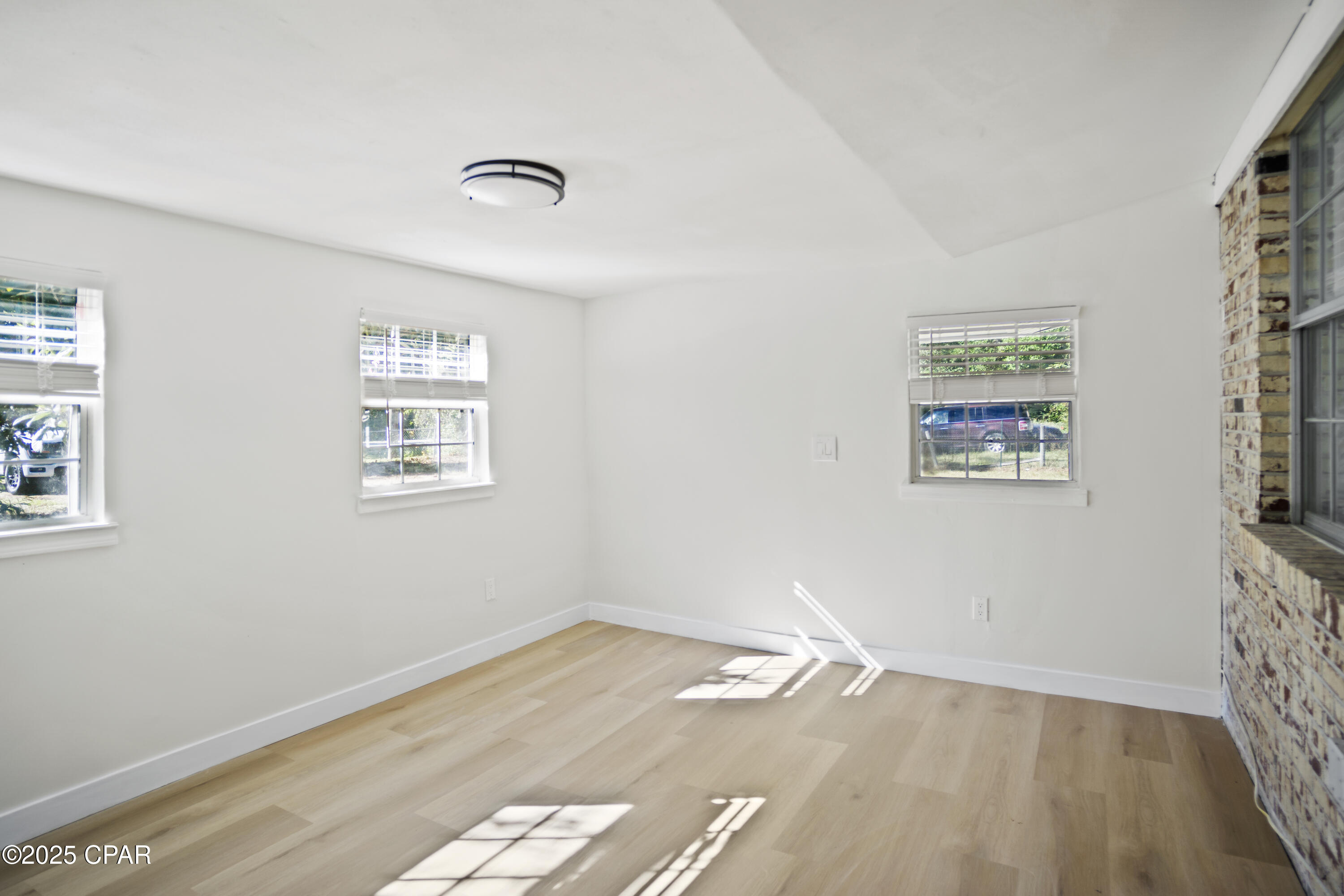 Image 26 For 5096 Fort Road