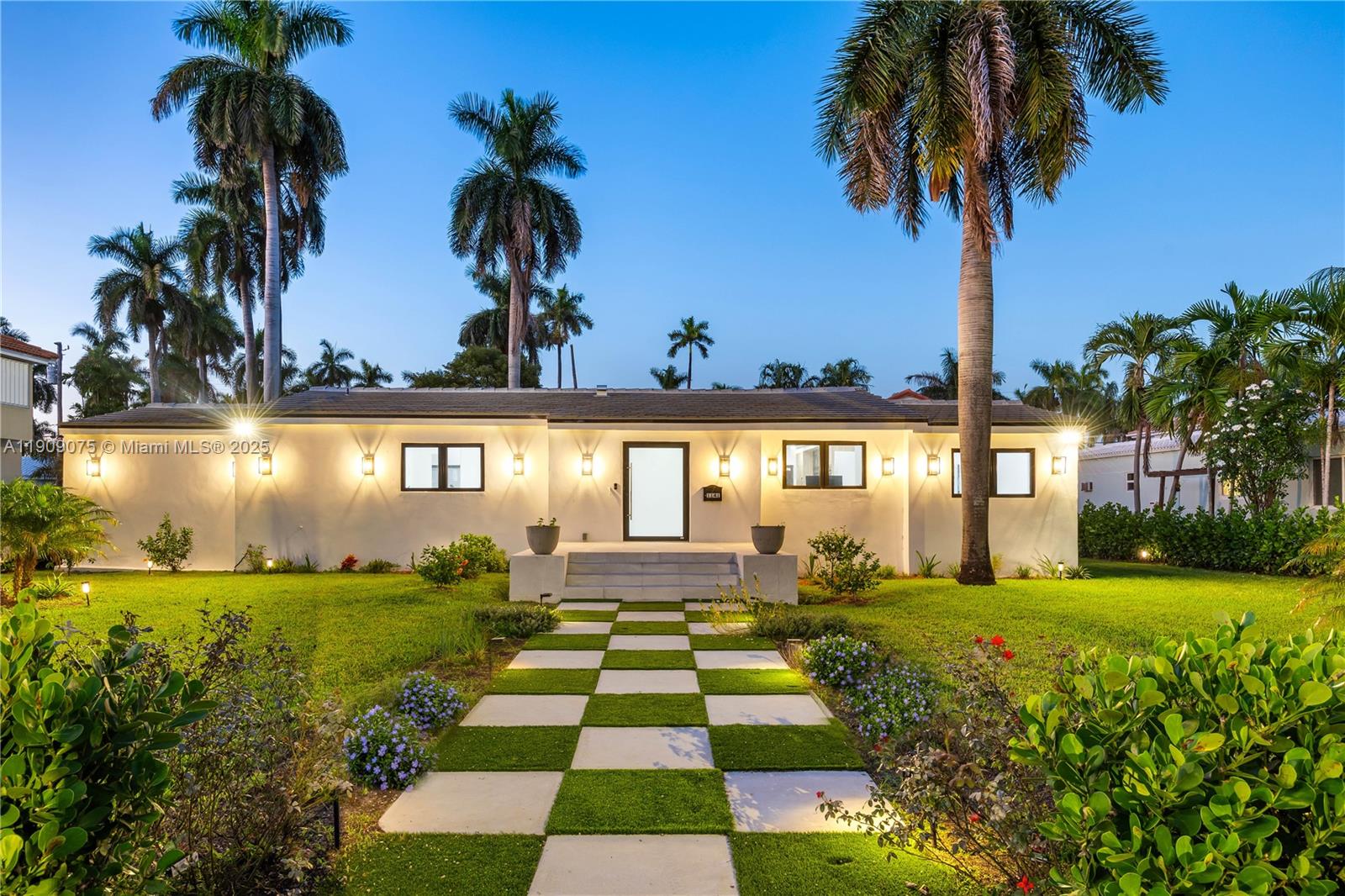 Hollywood Lakes Section