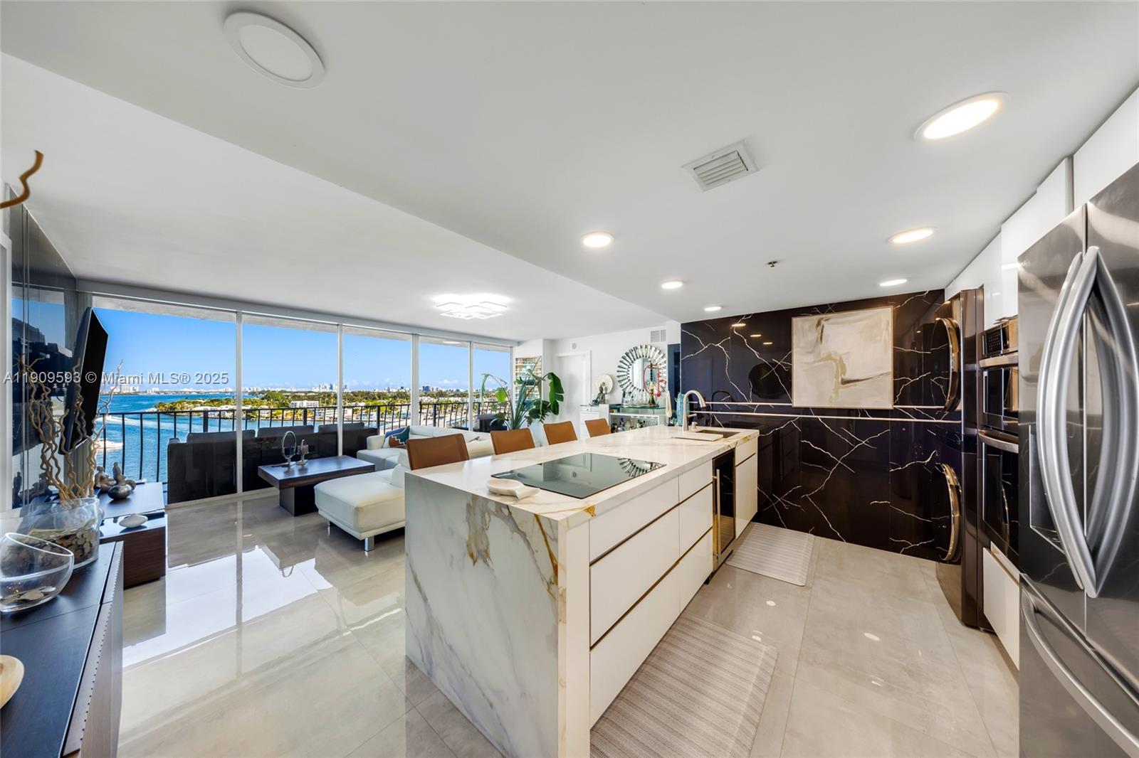 7601 E Treasure Dr 1216