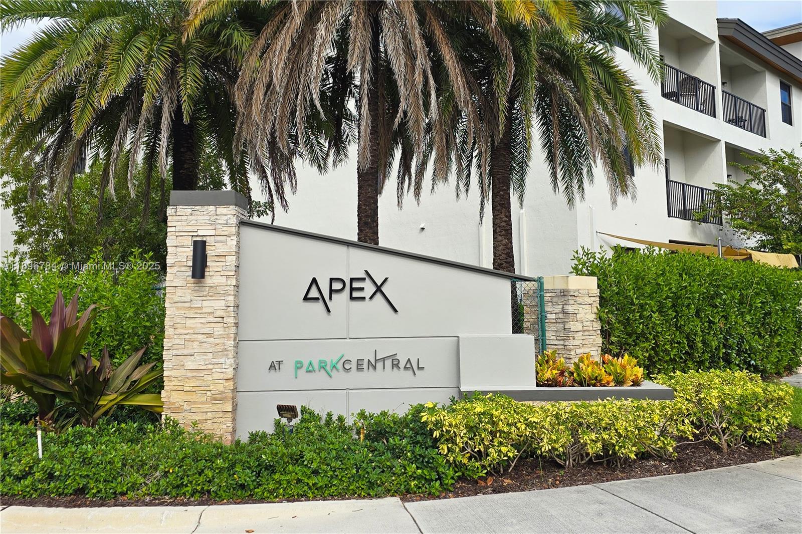 Apex At Park Central Cond