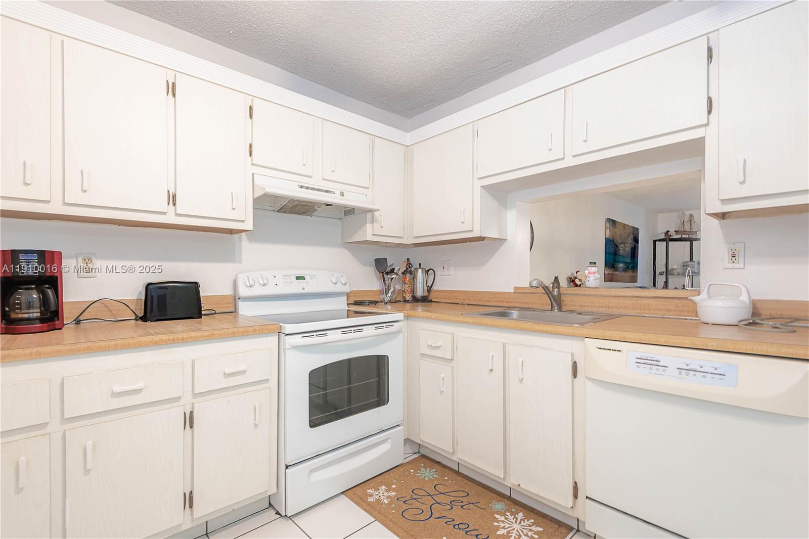 Somerset At Lauderdale La