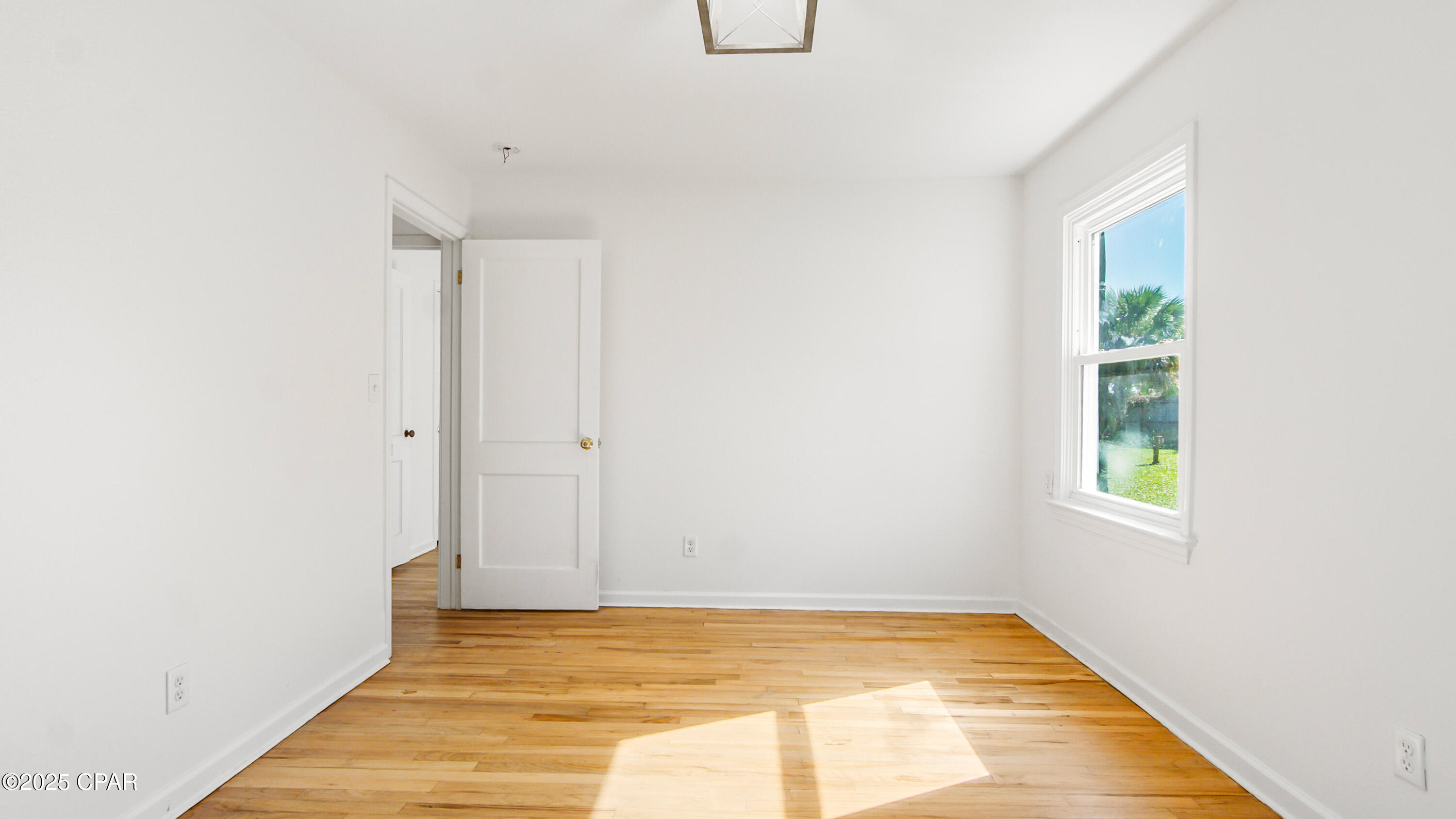 Image 11 For 208 Macarthur Avenue