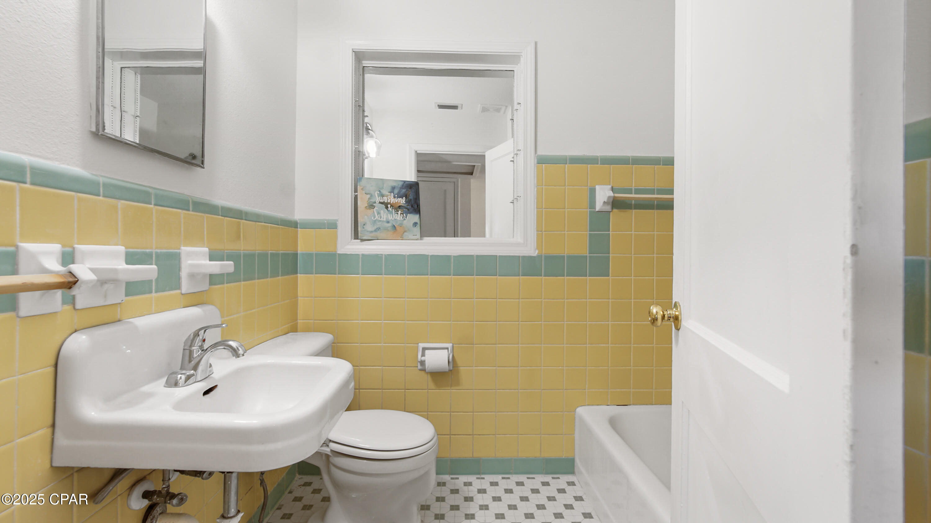 Image 14 For 208 Macarthur Avenue