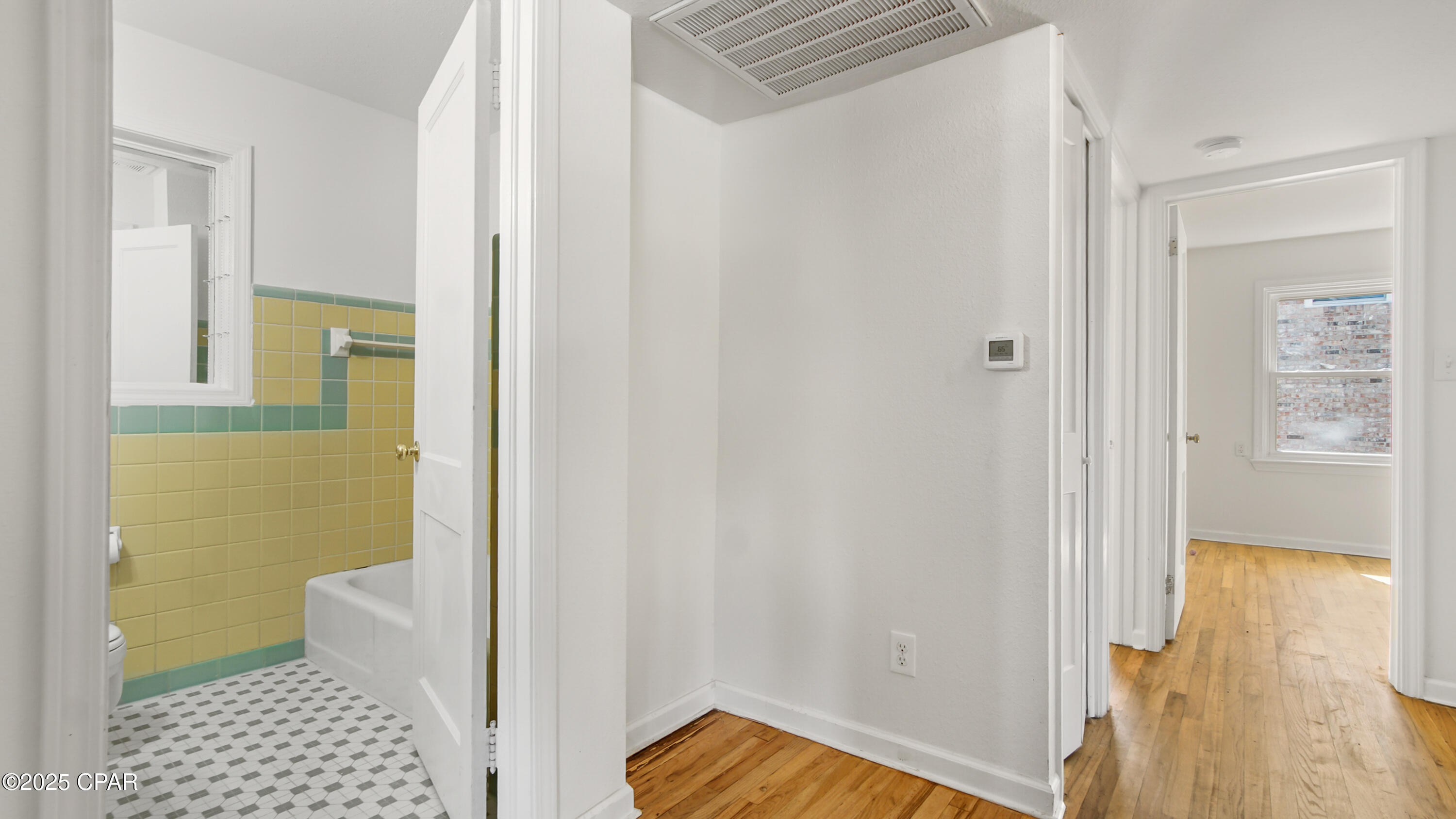 Image 15 For 208 Macarthur Avenue