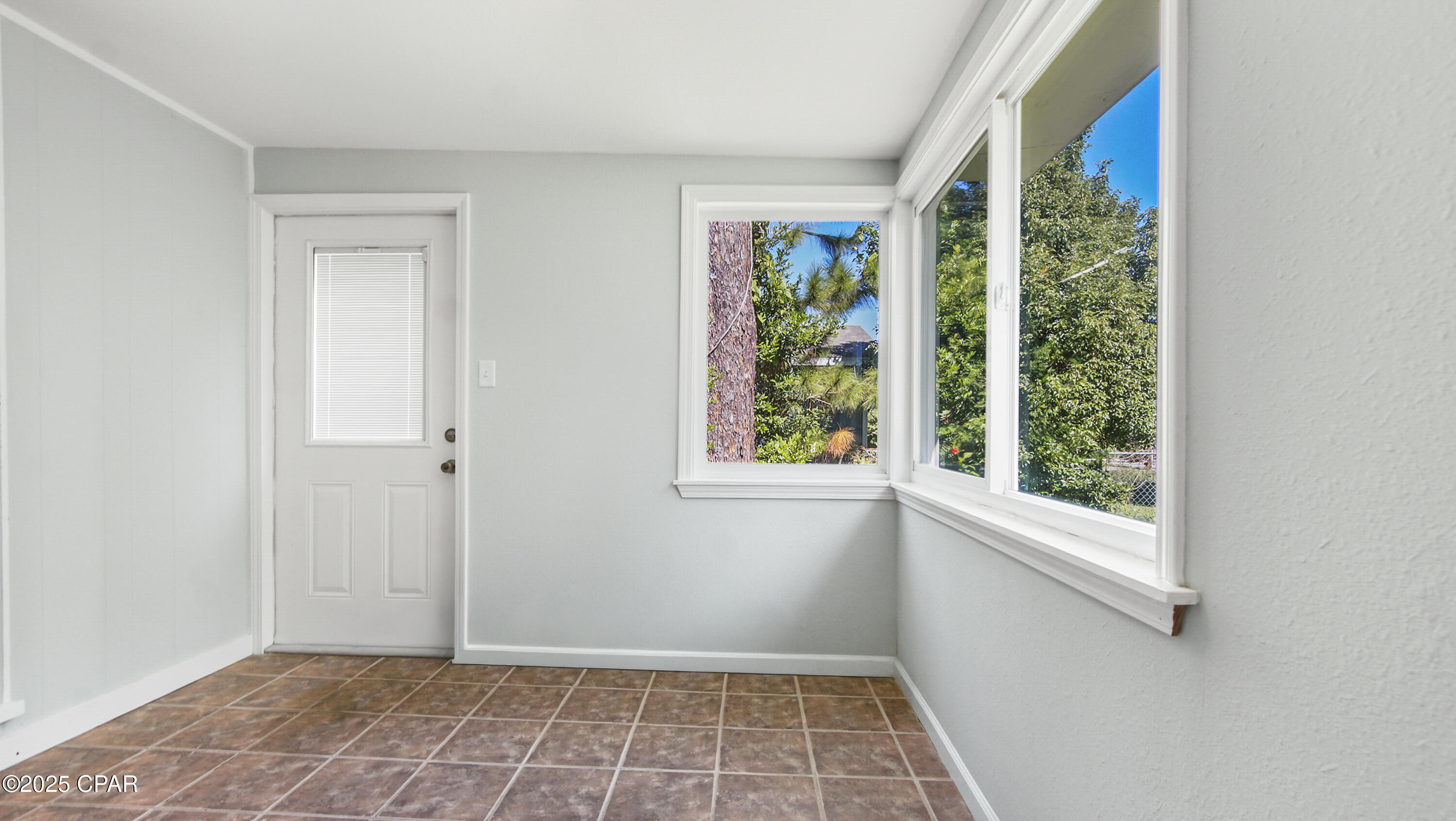 Image 17 For 208 Macarthur Avenue