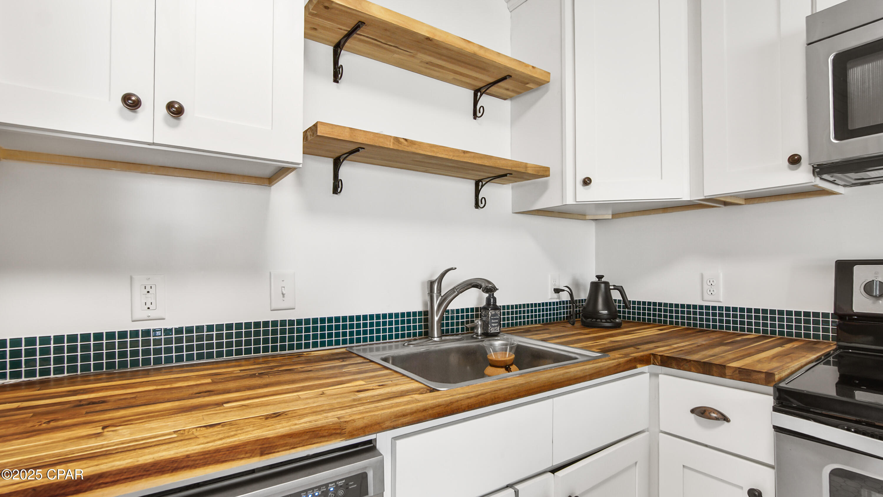 Image 4 For 208 Macarthur Avenue