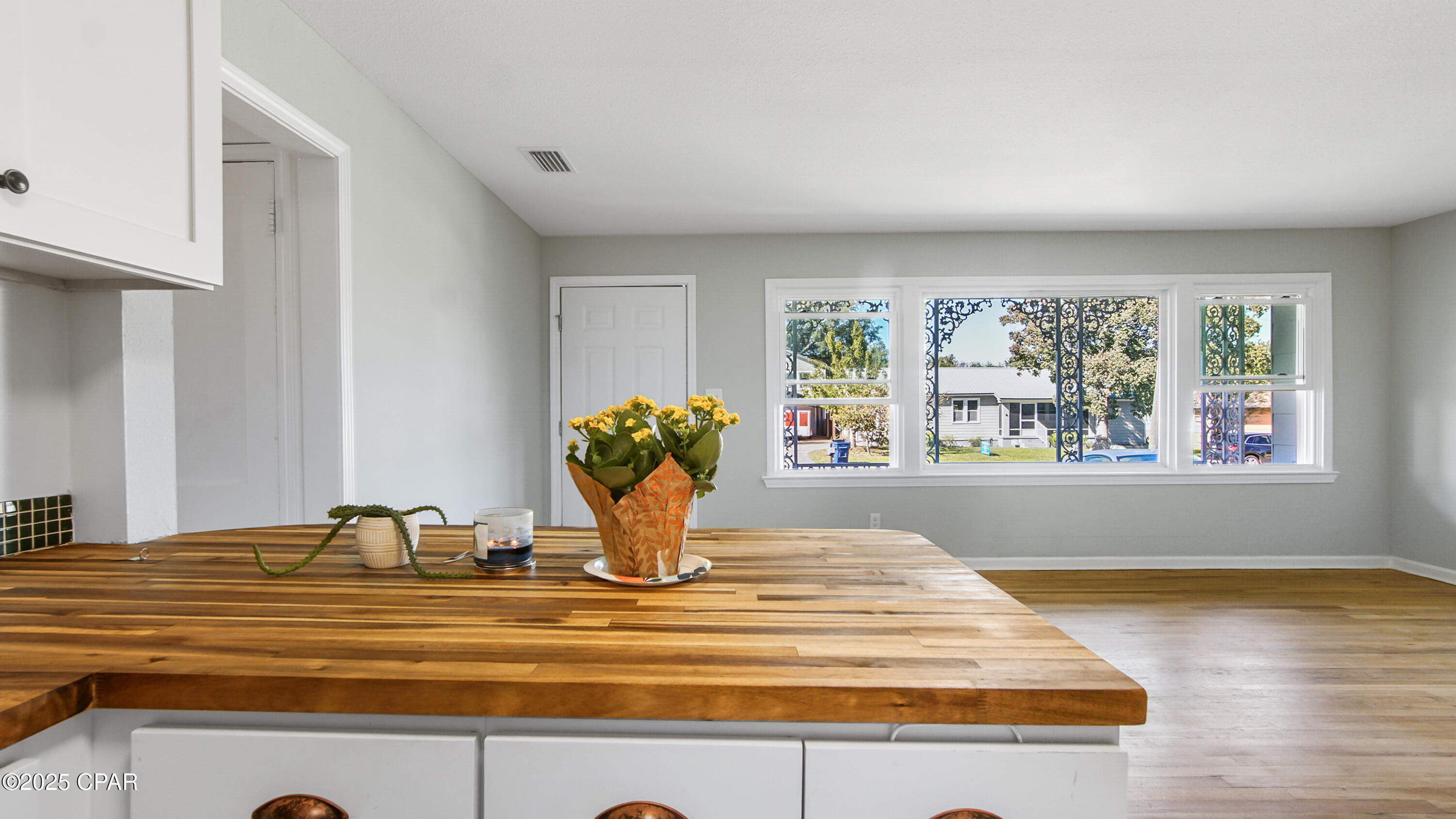 Image 5 For 208 Macarthur Avenue