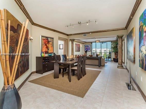 Spacious corner unit with beautiful lake views. These 3 beds and 2.5 bath resident offer an open layout 
with natural light, located in a prime area with access to an amazing clubhouse resort that will make you feel in vacations every day.