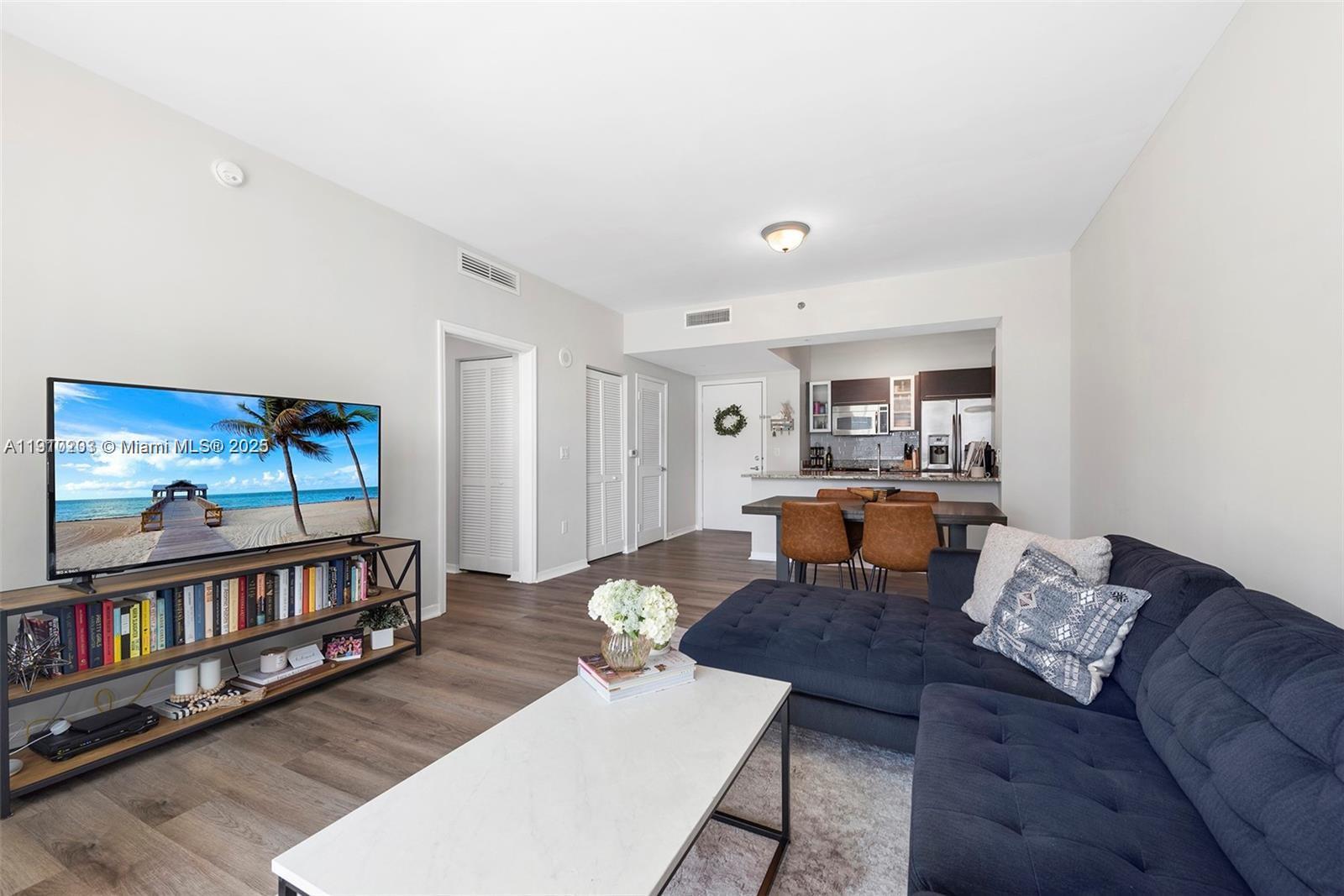 1 bed / 1 bath unit in Plaza Brickell’s West tower. Overlooking the city lights of Brickell Avenue, this residence features an open kitchen with stainless steel appliances, granite countertops, tile and luxury wood-look flooring, in-unit washer/dryer, ample closet space, and balcony overlooking Brickell Ave. One of Miami’s premier addresses, the Plaza features resort-style amenities including a 1-acre pool deck, club room, kid’s room, fitness center, business center and theater. Includes one parking space and cable/internet in maintenance dues.