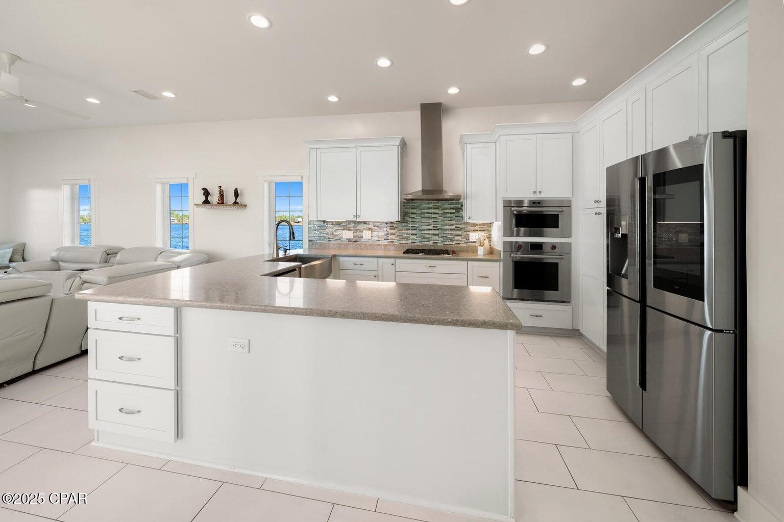 Listing photo id 10 for 6701 Yacht Club Drive