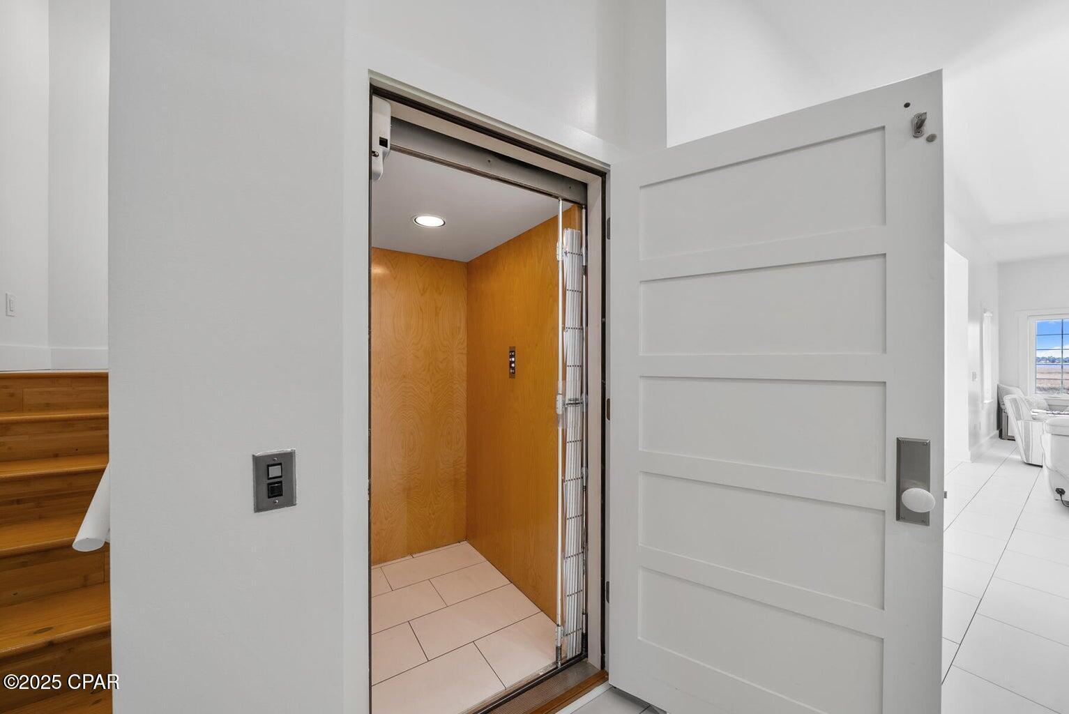 Listing photo id 28 for 6701 Yacht Club Drive