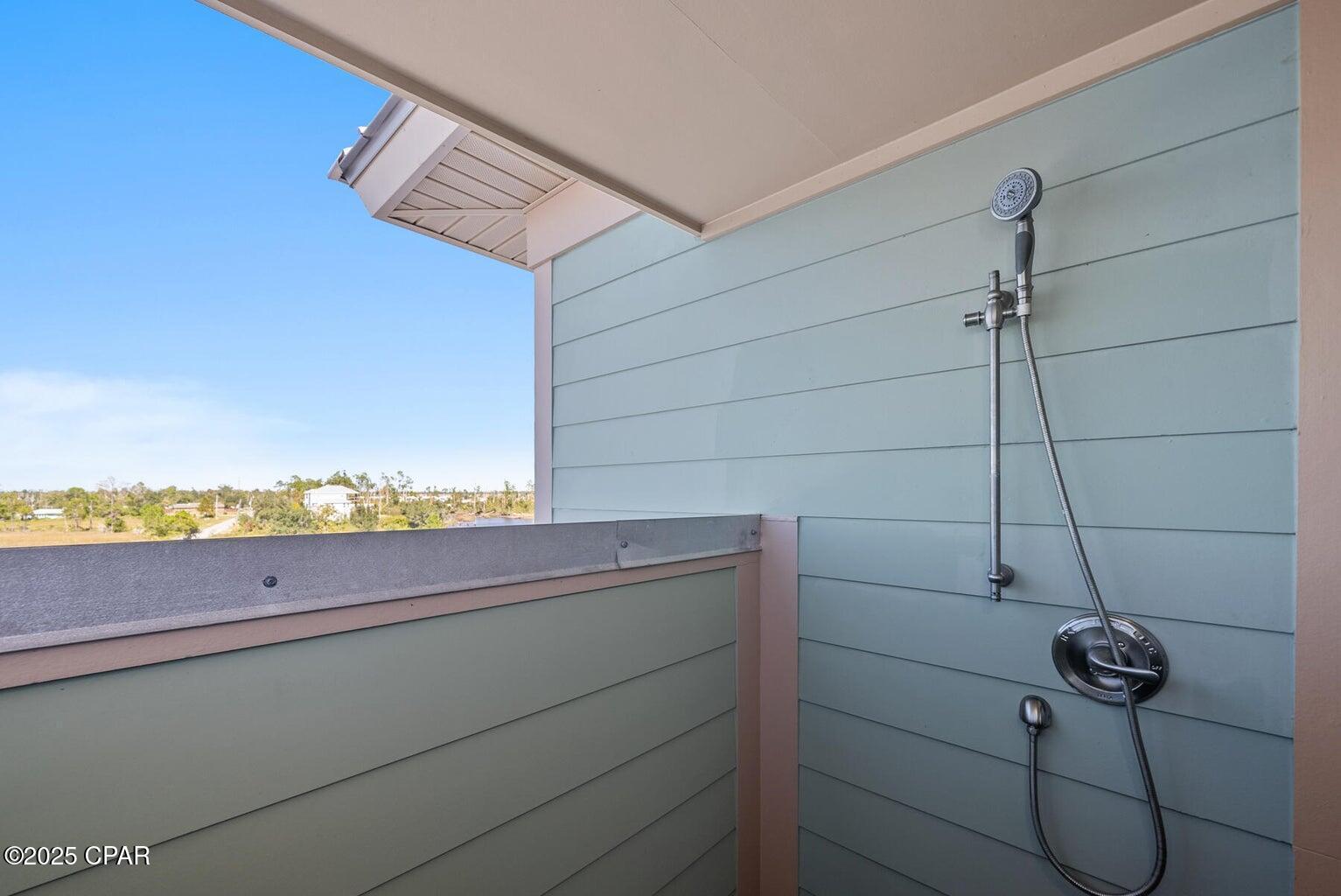 Listing photo id 32 for 6701 Yacht Club Drive