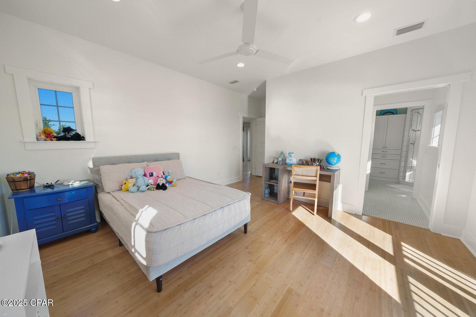 Listing photo id 46 for 6701 Yacht Club Drive