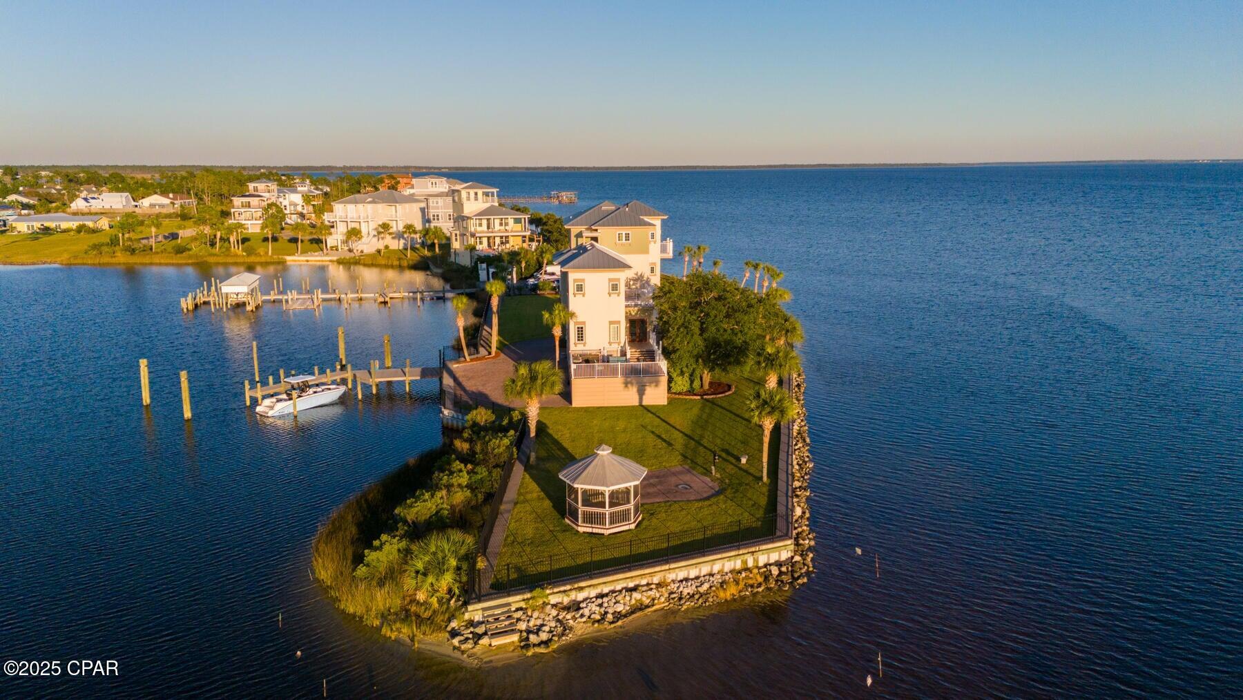 Listing photo id 7 for 6701 Yacht Club Drive