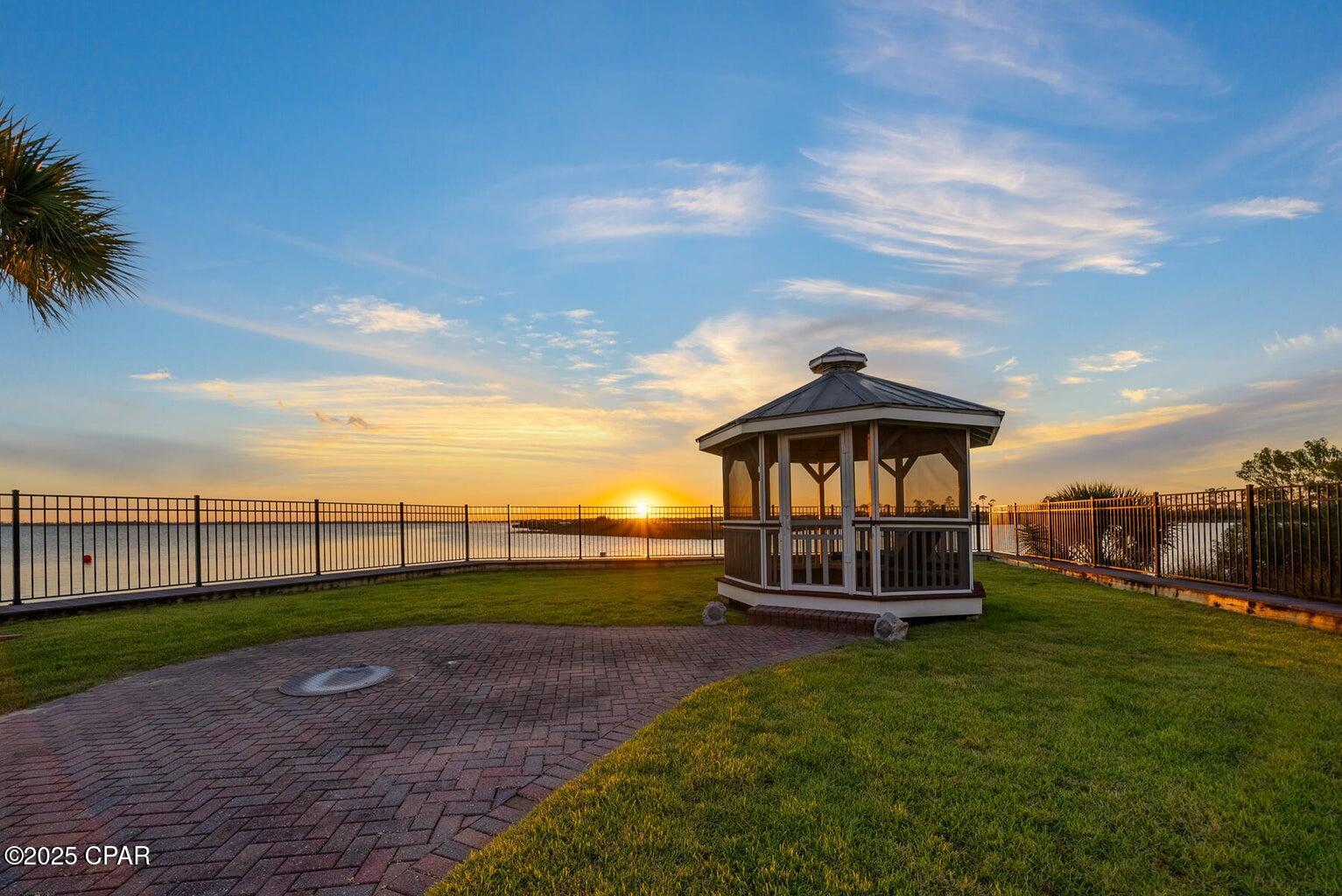 Listing photo id 77 for 6701 Yacht Club Drive