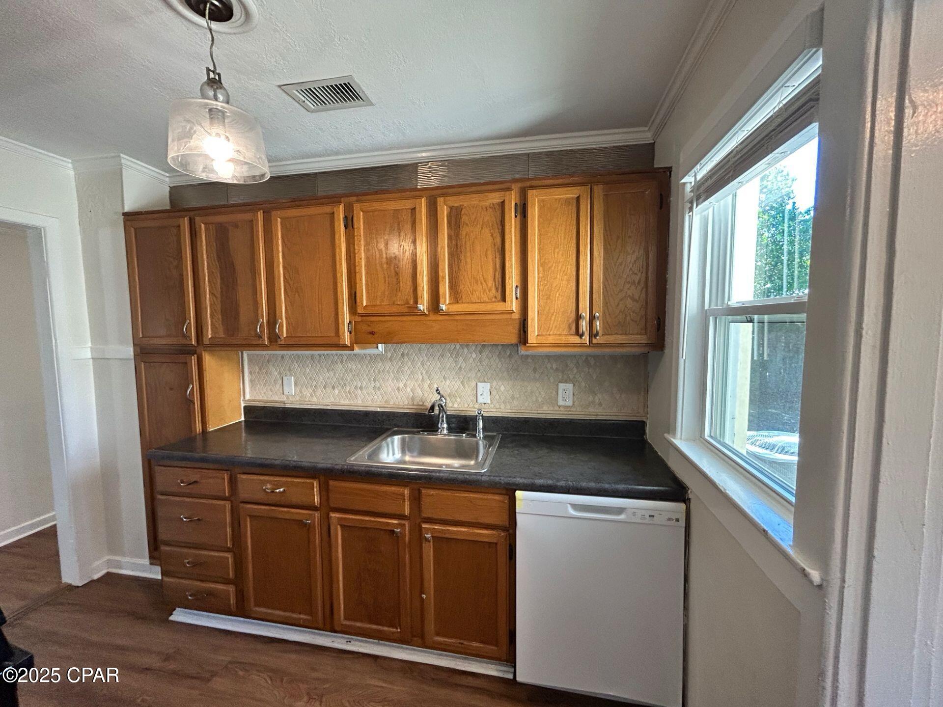 Image 2 For 427 Macarthur Avenue