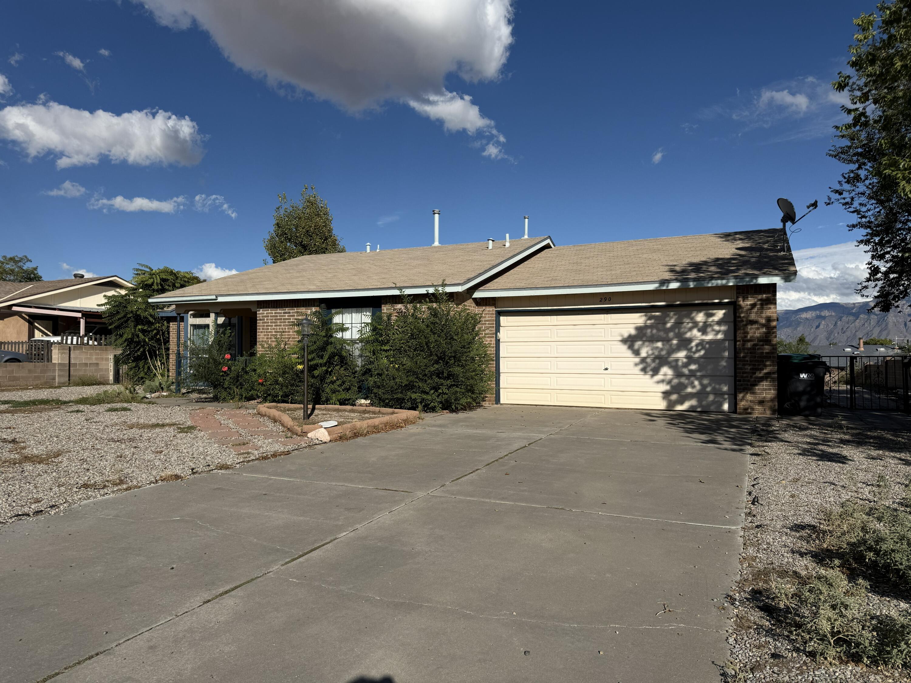 290 Asbury Road, Rio Rancho NM 87124