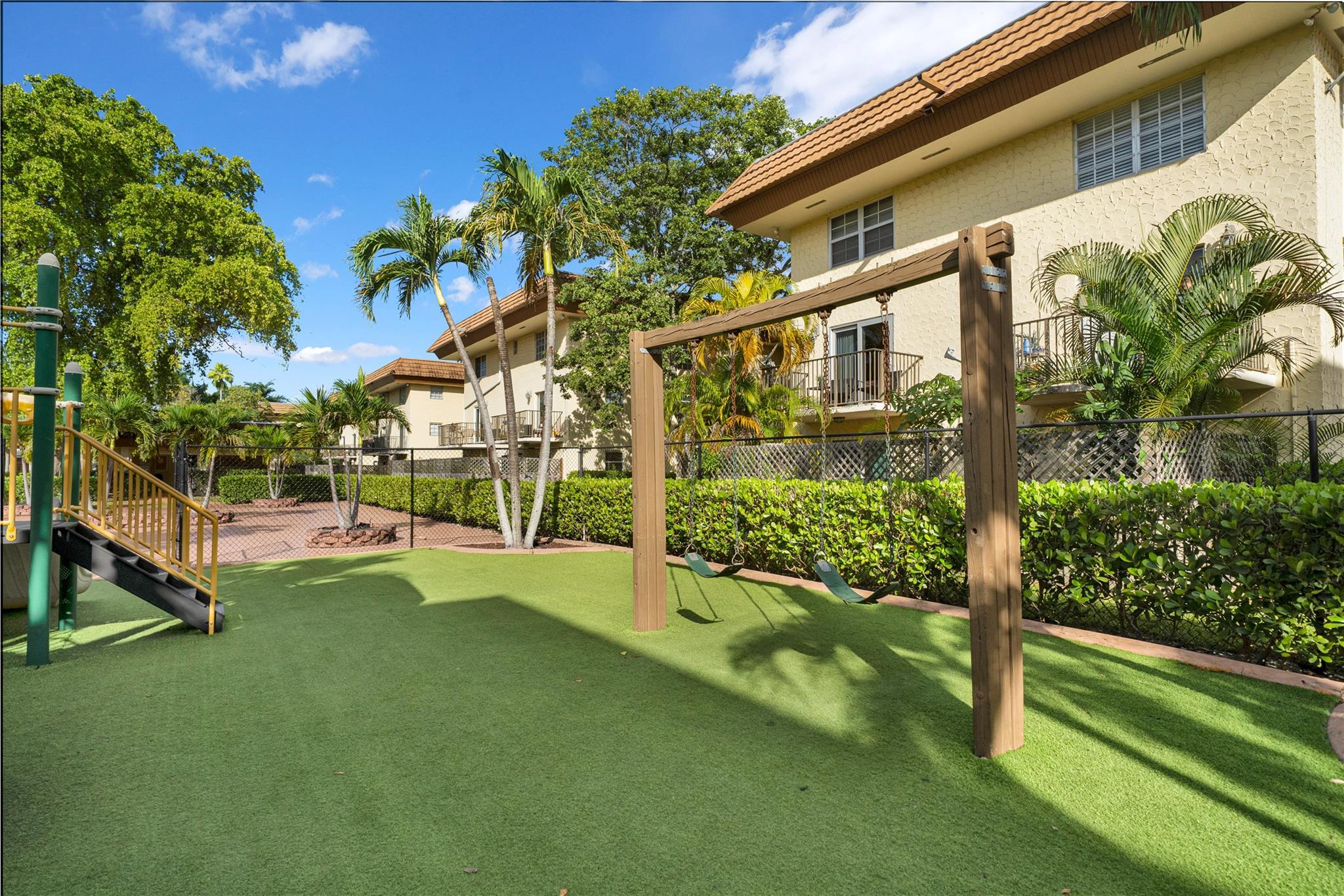Courtyards At Kendall