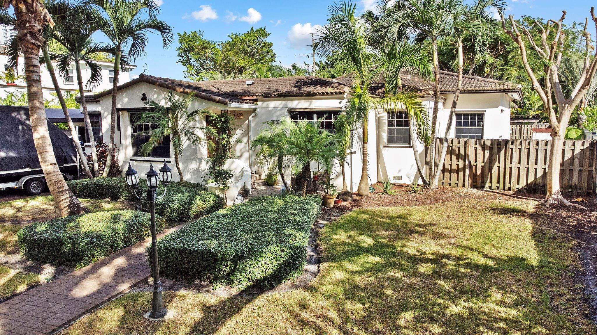 Homes for sale in Hollywood, FL | 1551 Monroe St, Hollywood, FL 33020 | MLS# F10535322