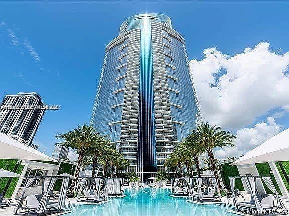 Condo for Sale in Miami, FL