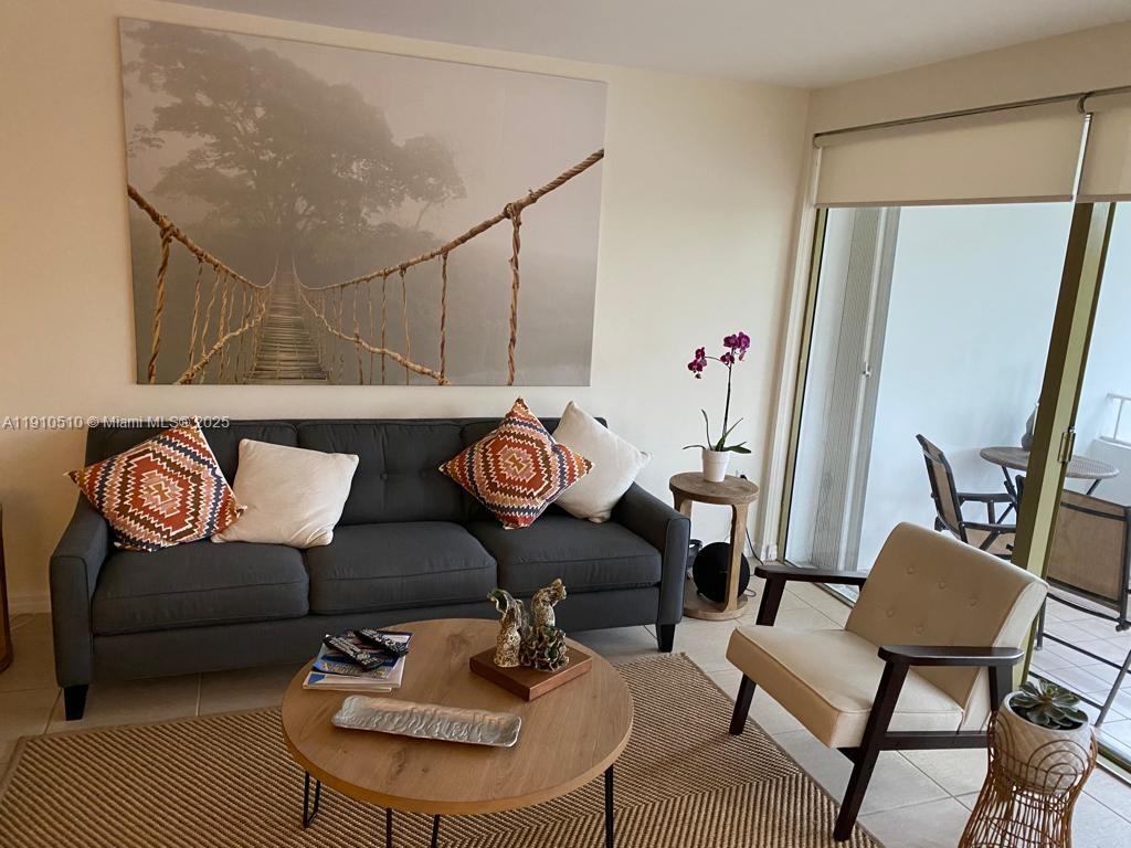 Commodore Club South Cond