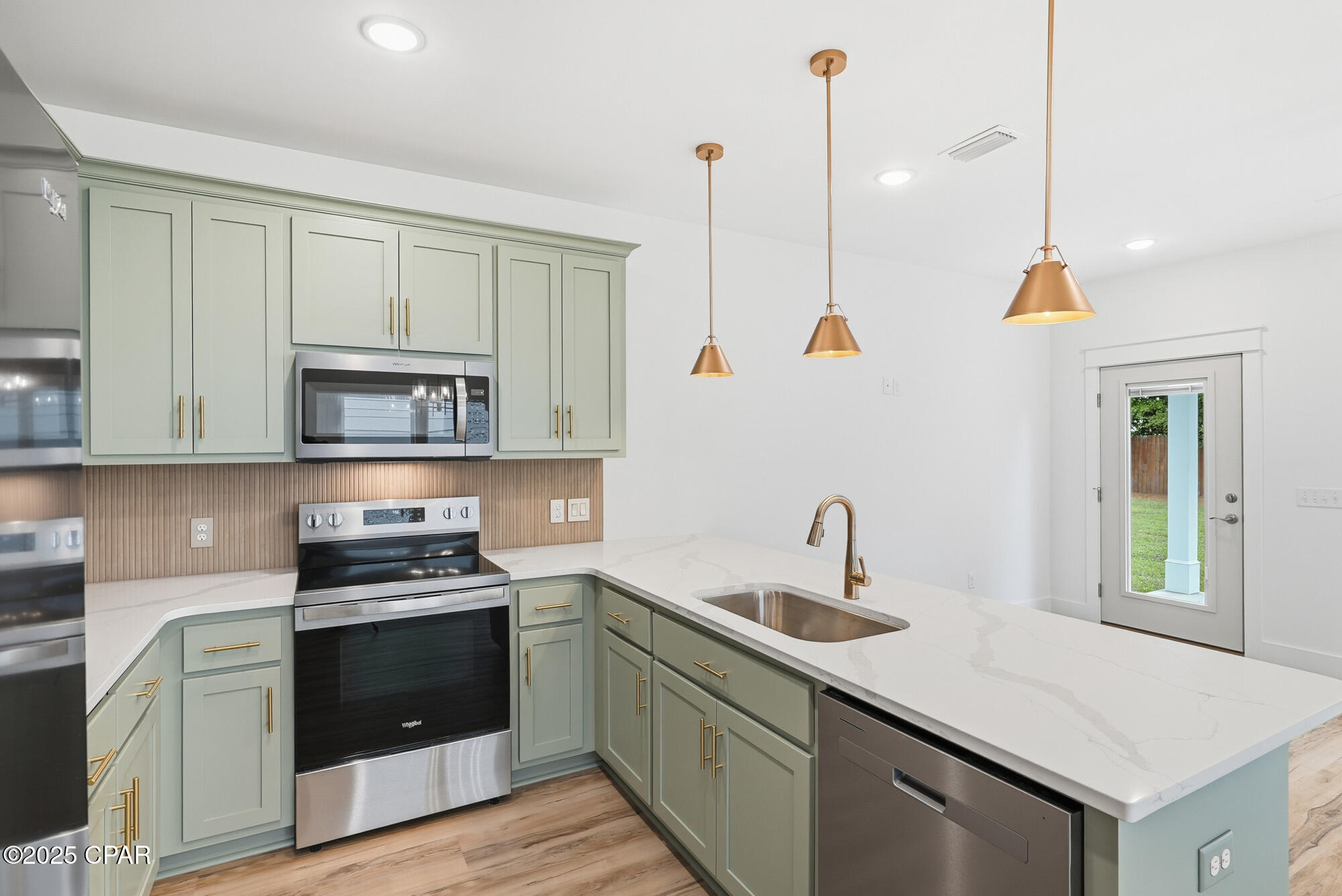 Image 12 For 928 Grace Avenue