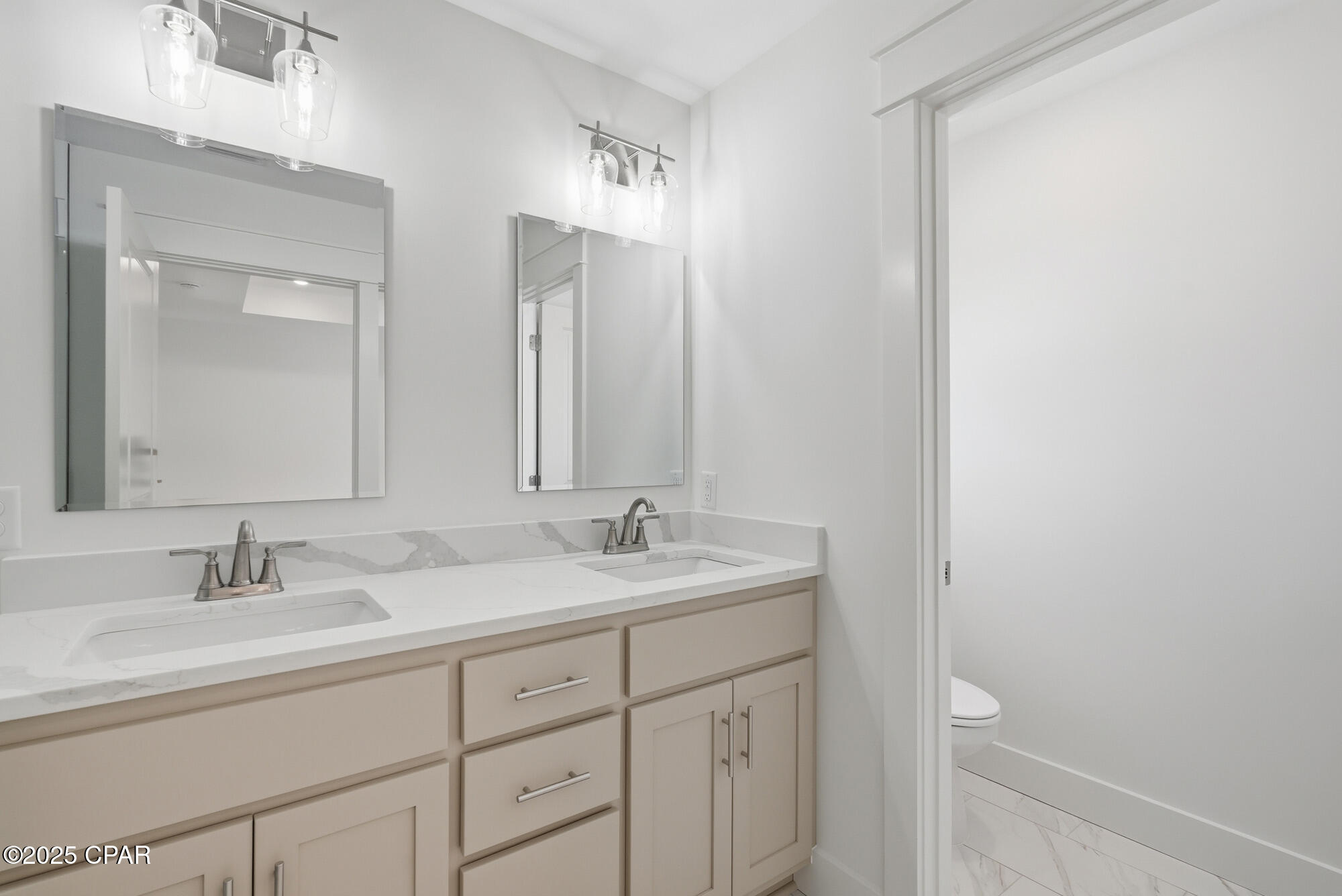 Image 19 For 928 Grace Avenue