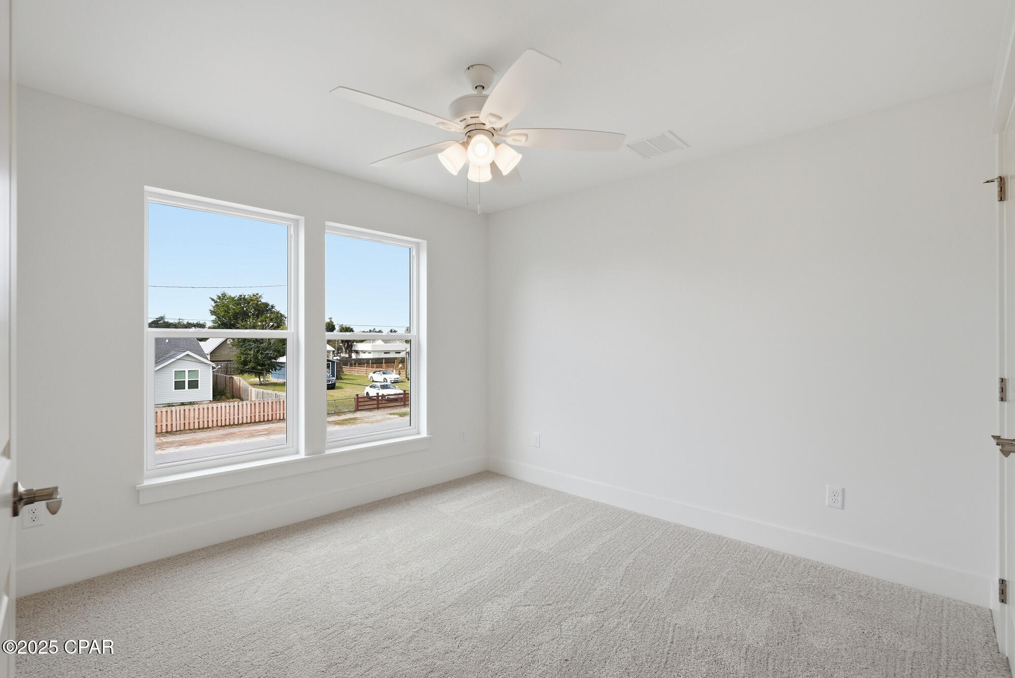 Image 21 For 928 Grace Avenue