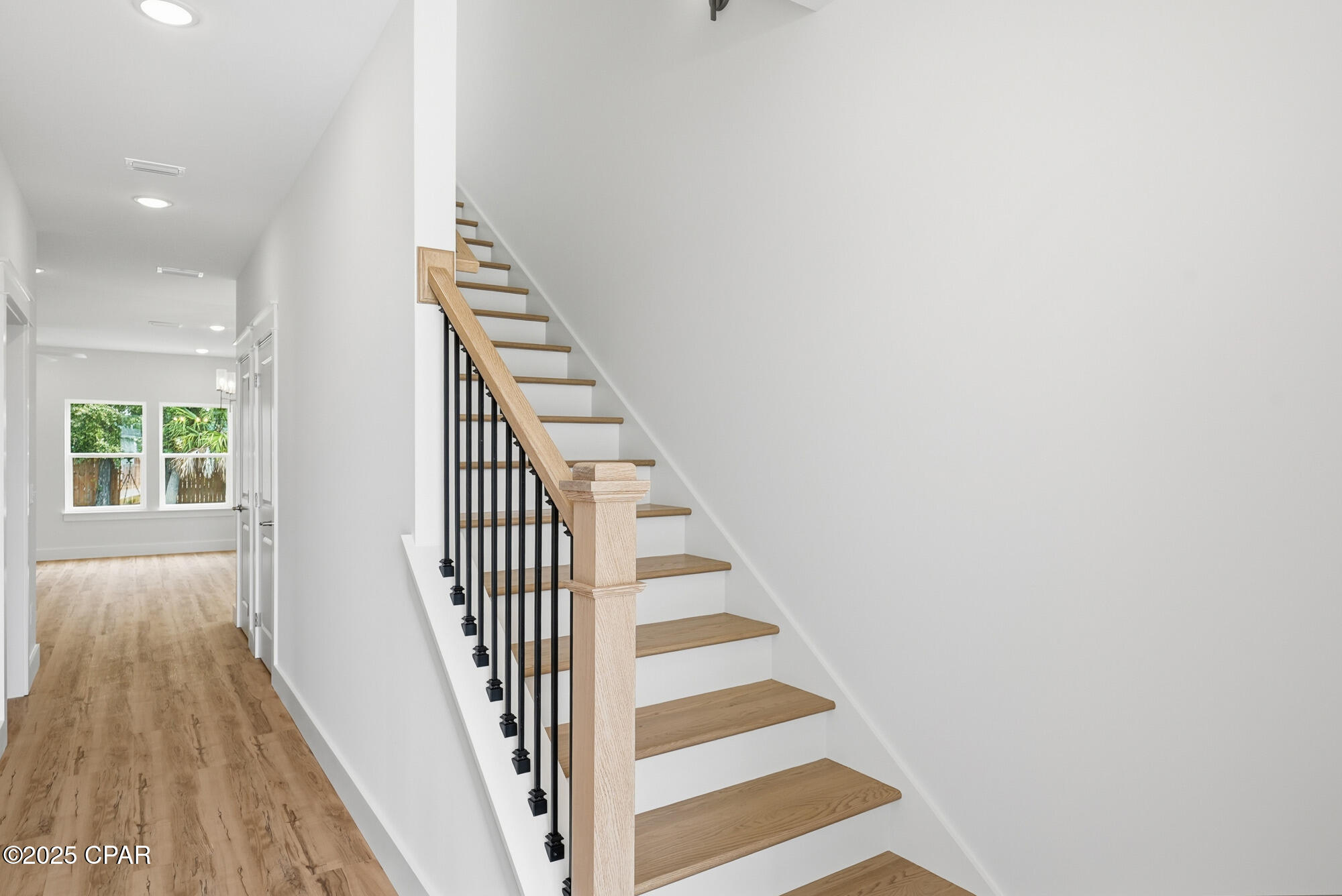 Image 4 For 928 Grace Avenue