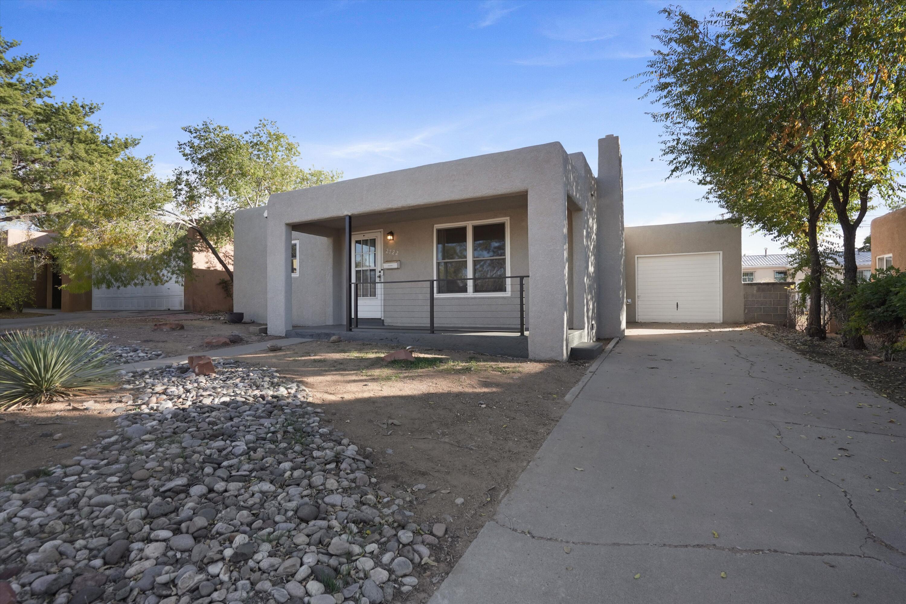 2722 Santa Cruz Avenue SE Exterior Front