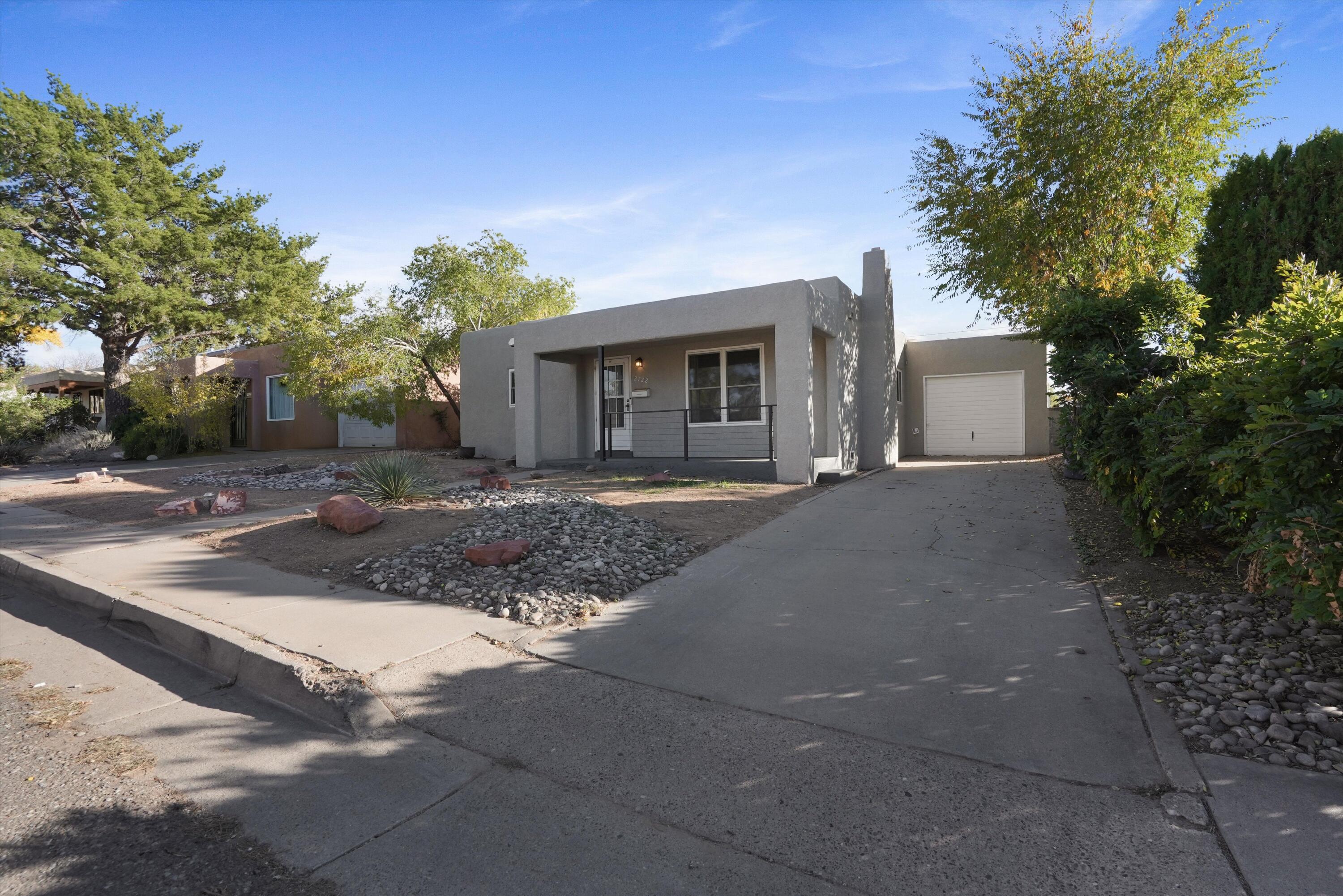 2722 Santa Cruz Avenue SE Exterior Front