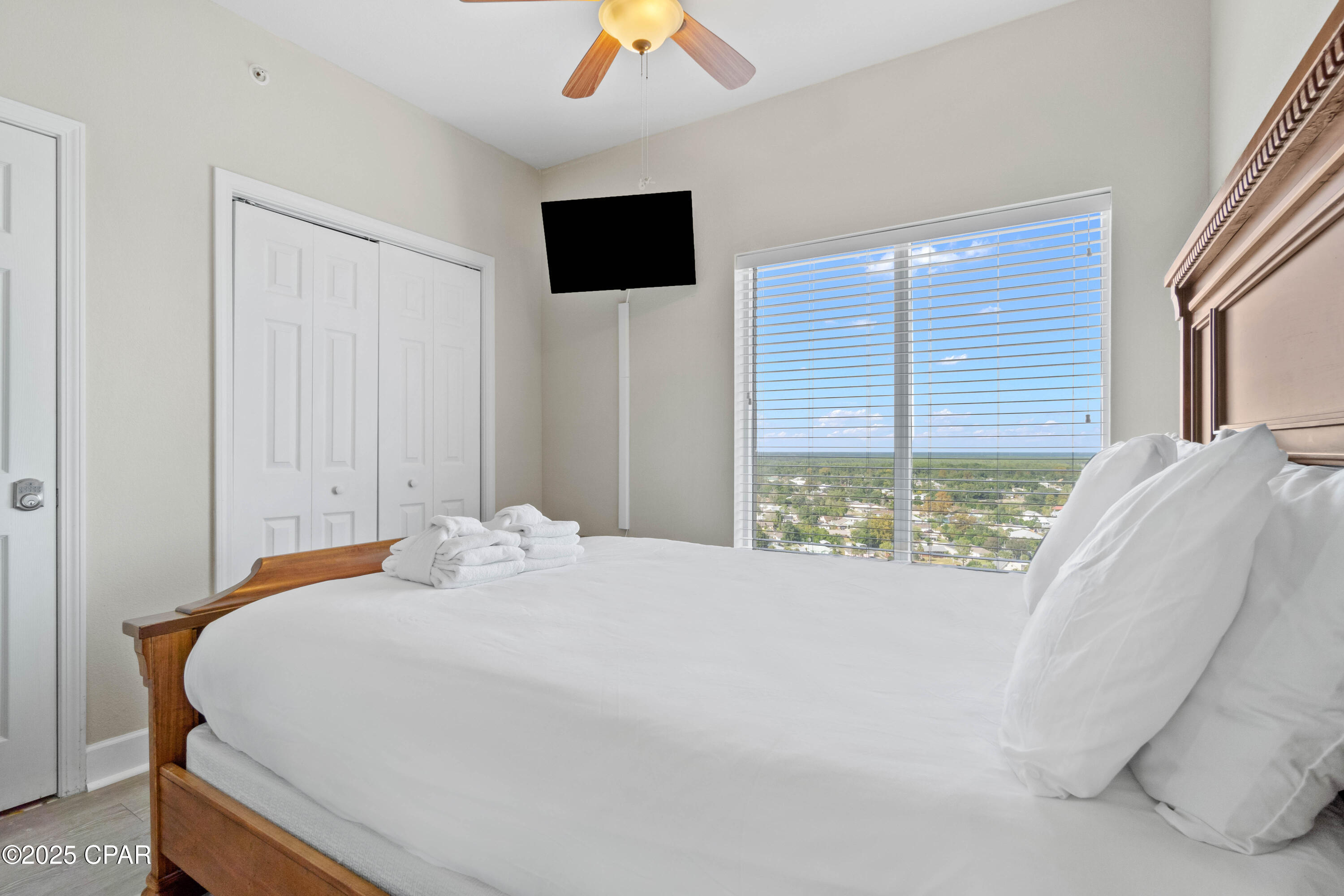 Image 17 For 16819 Front Beach  1900