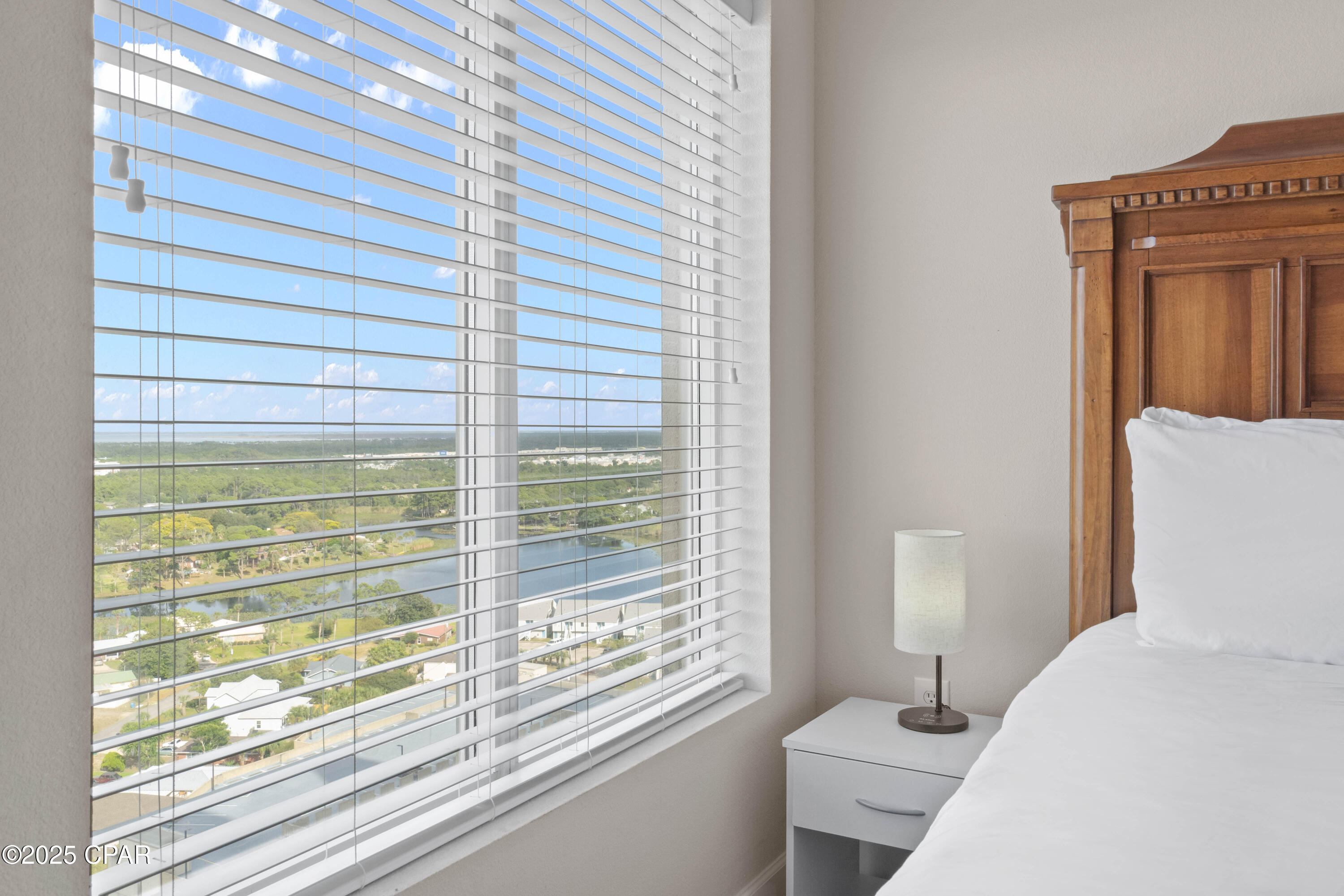 Image 18 For 16819 Front Beach  1900