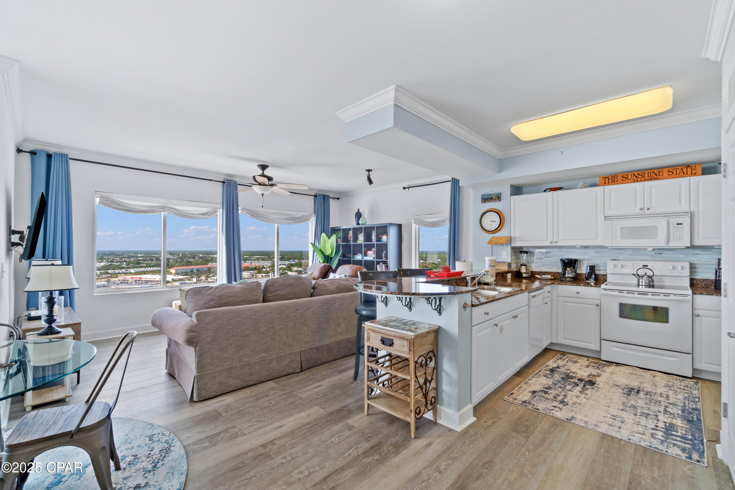 Image 4 For 16819 Front Beach  1900